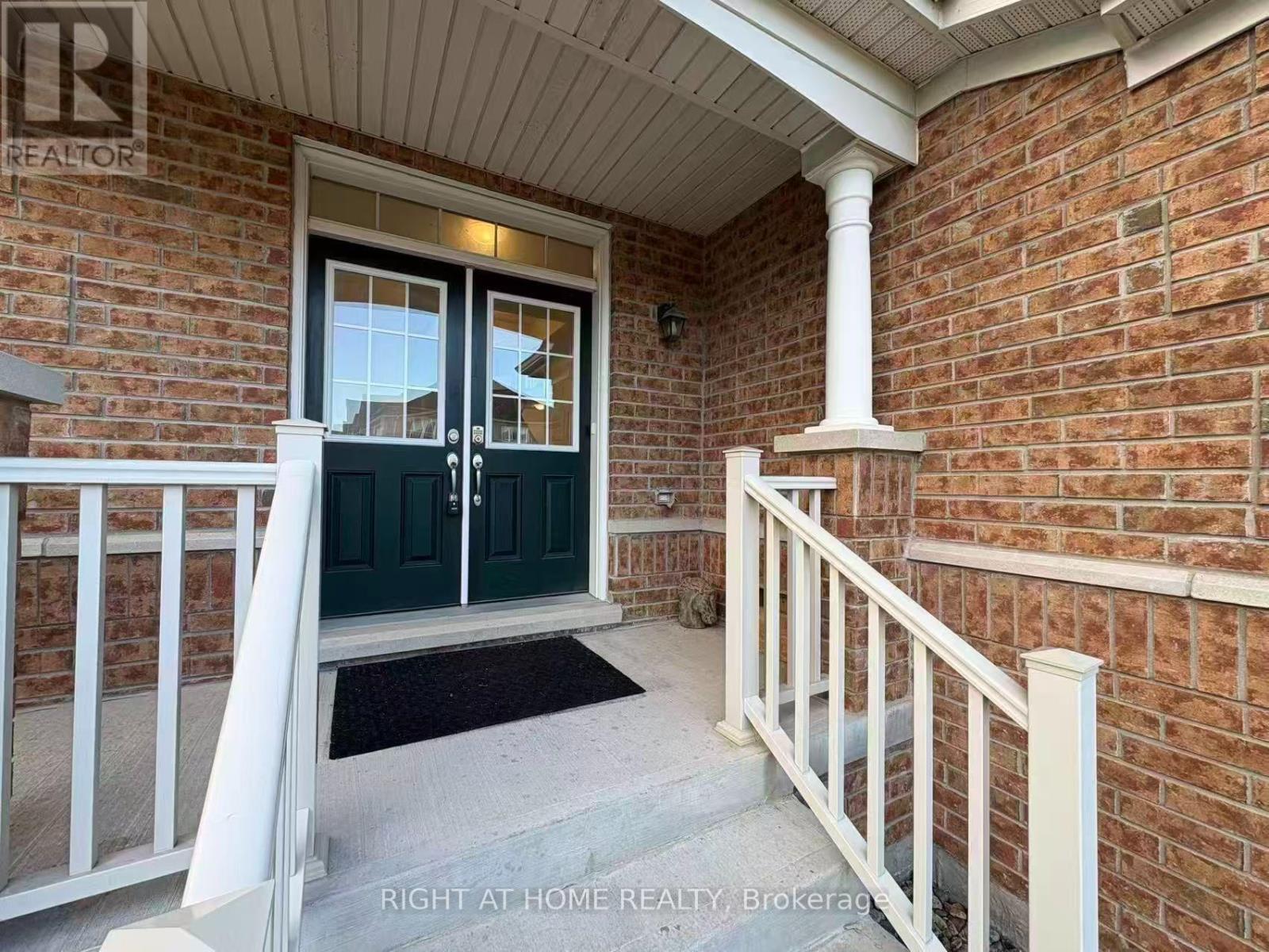 4 Empire Drive, Bradford West Gwillimbury (Bradford), Ontario  L3Z 4J1 - Photo 2 - N14110576