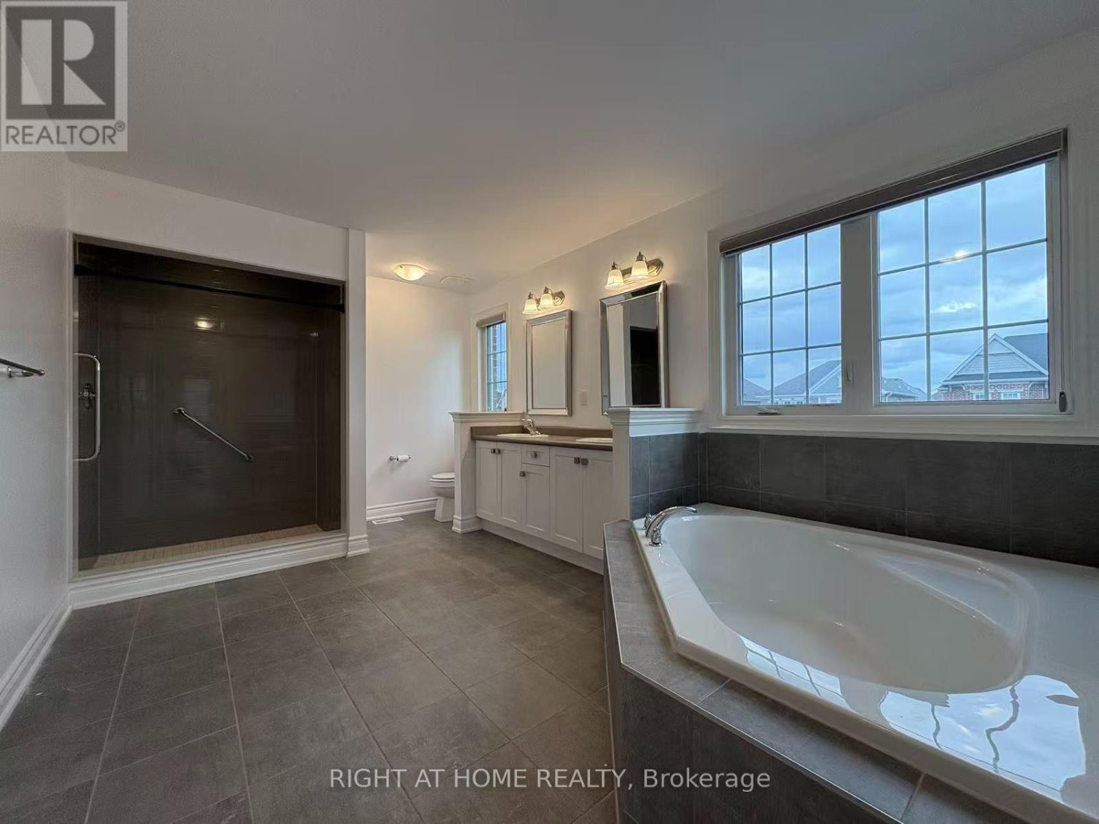 4 Empire Drive, Bradford West Gwillimbury (Bradford), Ontario  L3Z 4J1 - Photo 20 - N14110576