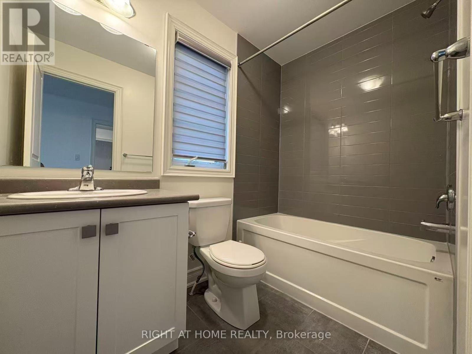 4 Empire Drive, Bradford West Gwillimbury (Bradford), Ontario  L3Z 4J1 - Photo 24 - N14110576