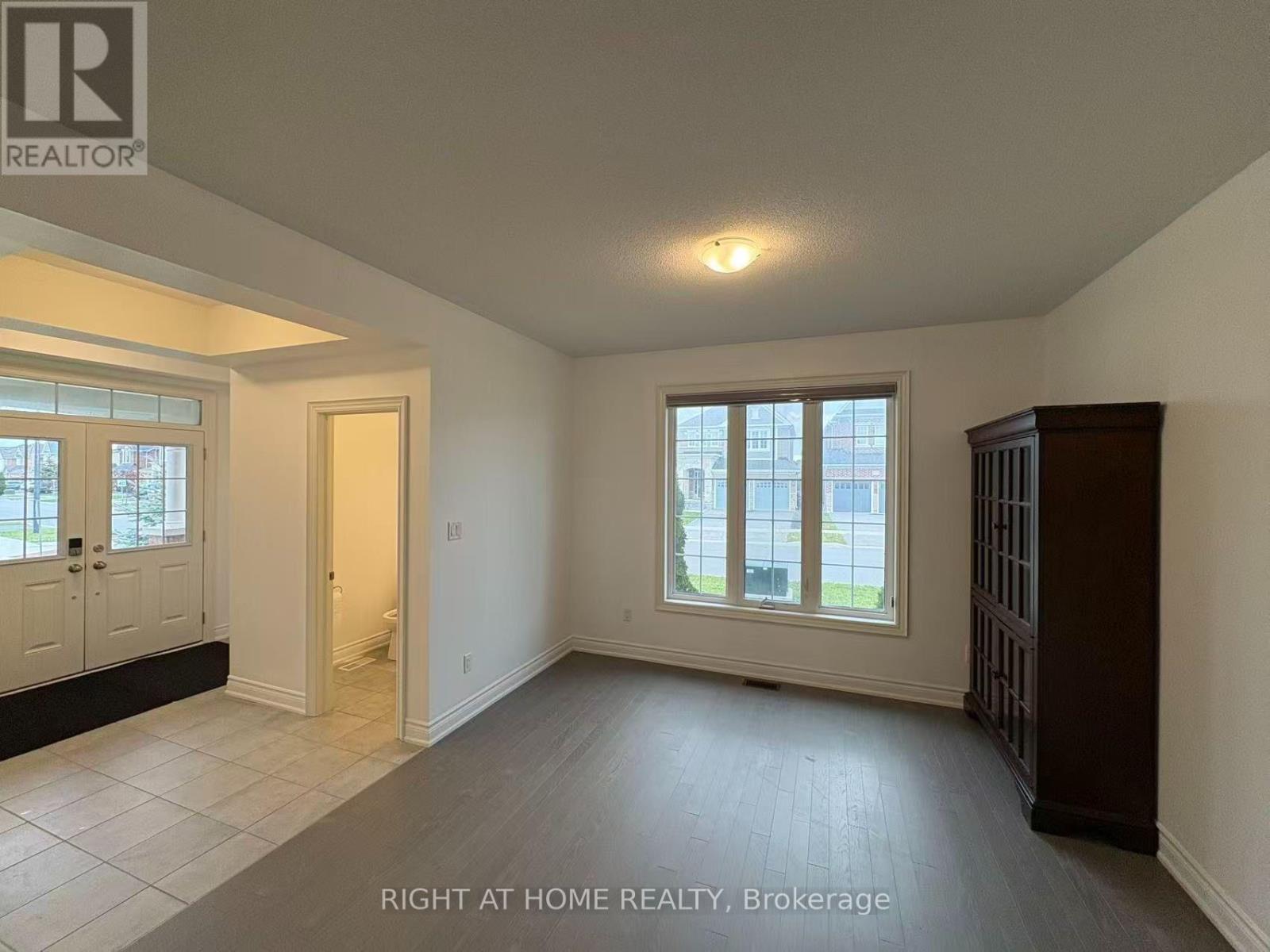 4 Empire Drive, Bradford West Gwillimbury (Bradford), Ontario  L3Z 4J1 - Photo 6 - N14110576