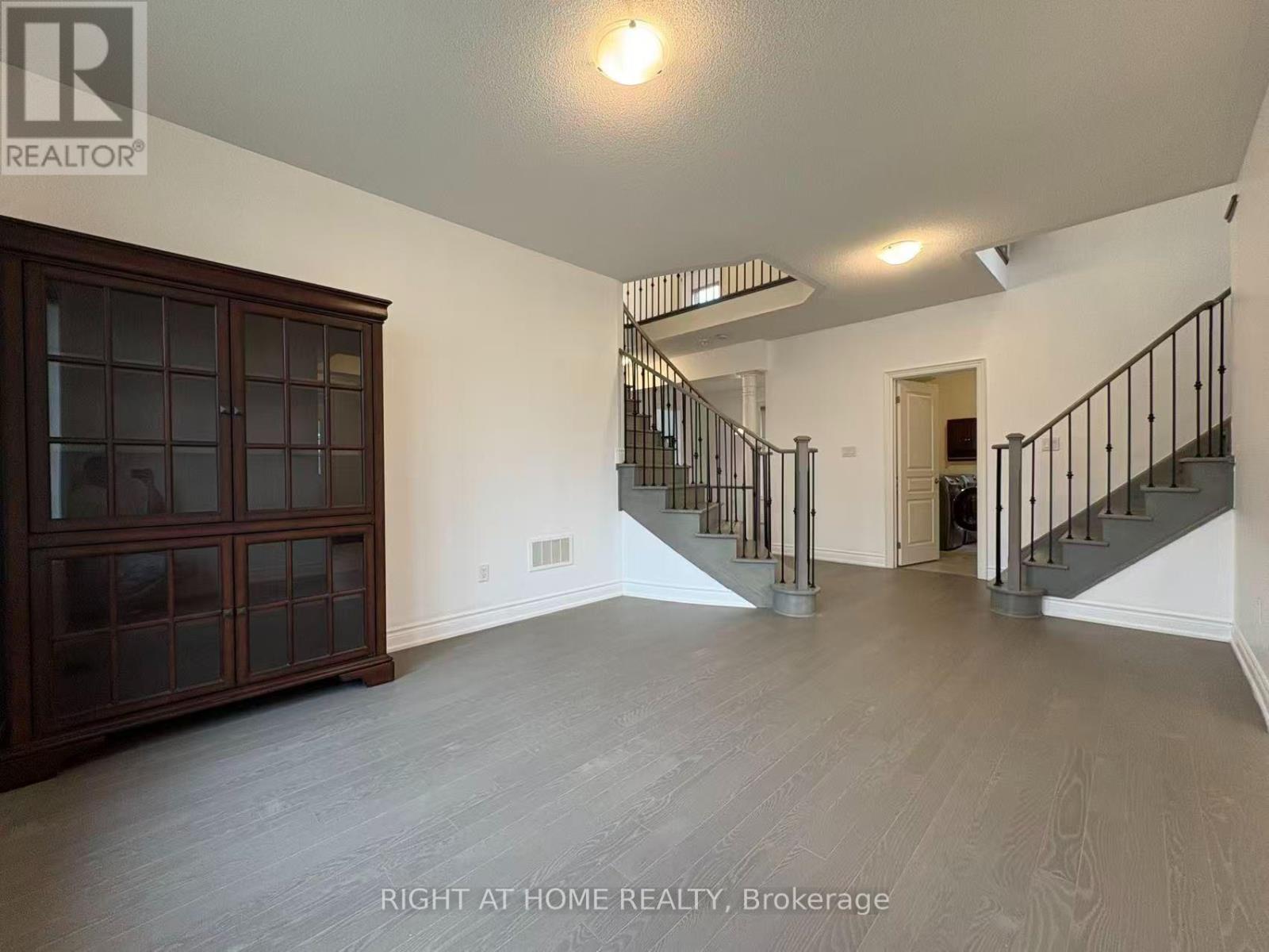 4 Empire Drive, Bradford West Gwillimbury (Bradford), Ontario  L3Z 4J1 - Photo 7 - N14110576