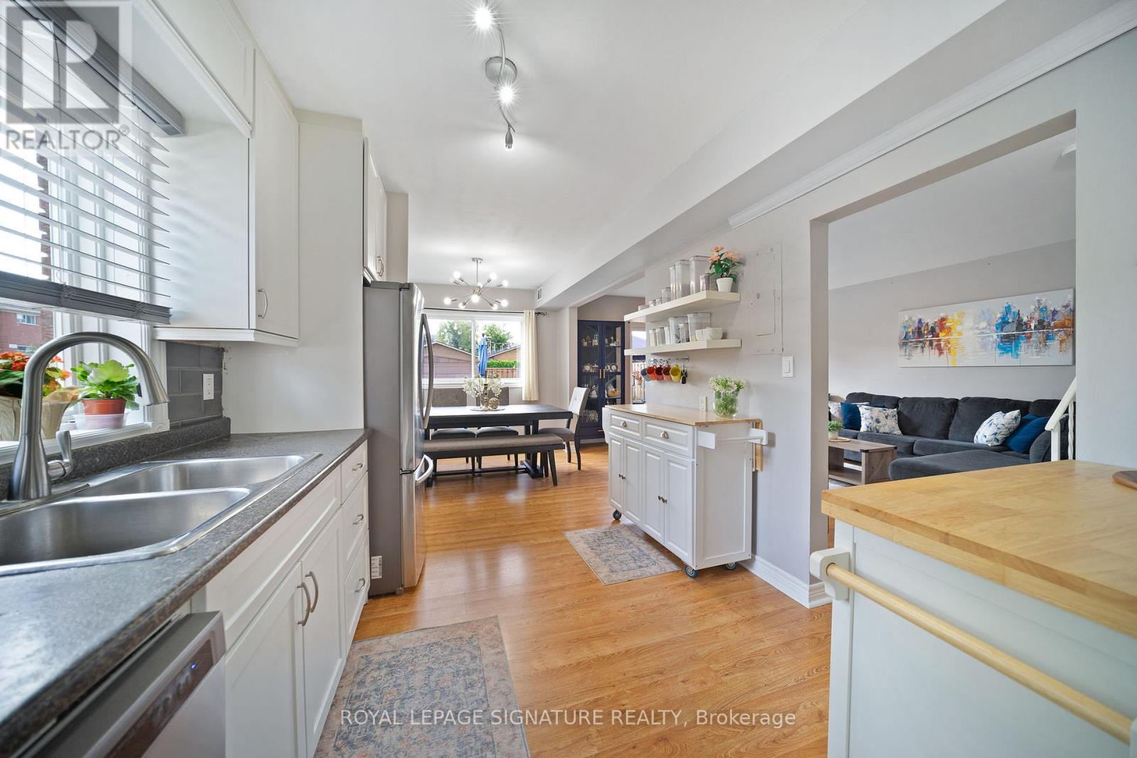 2 - 2027 Bluefields Drive, Burlington, Ontario  L7P 1J9 - Photo 4 - W14110464