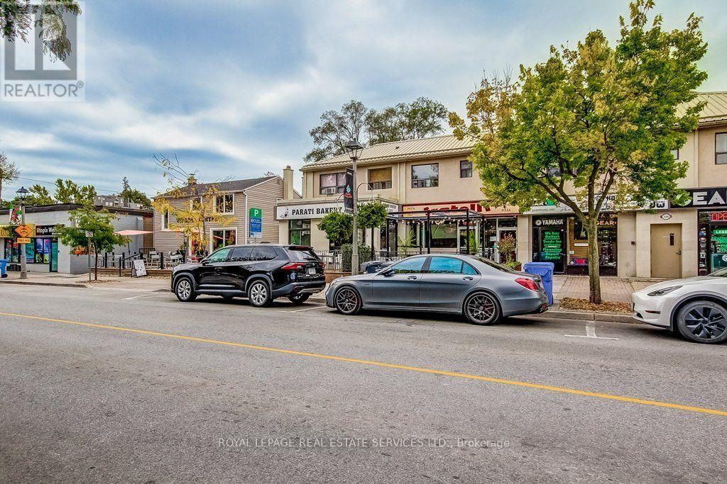 316 Kerr Street, Oakville, Ontario  L6K 3B5 - Photo 4 - W14110472