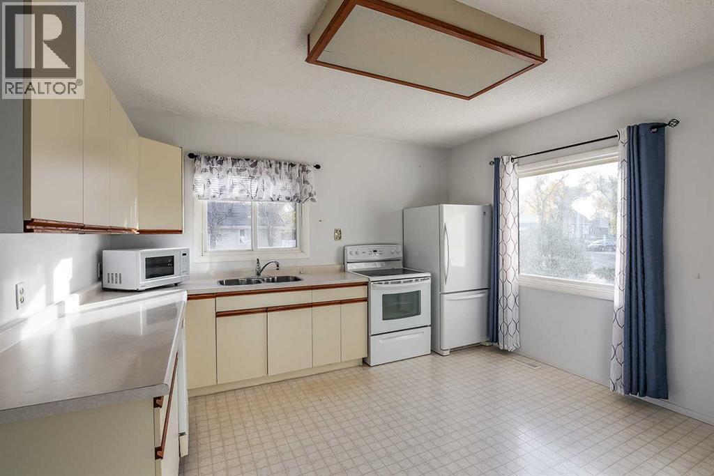 77 9 Street Ne, Medicine Hat, Alberta  T1A 5S1 - Photo 9 - A2345543