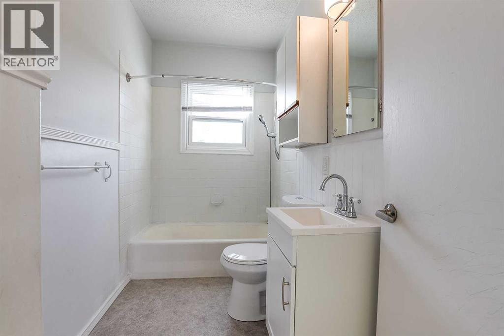 77 9 Street Ne, Medicine Hat, Alberta  T1A 5S1 - Photo 15 - A2345543