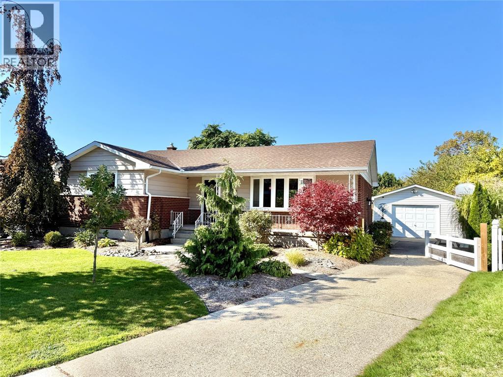 820 WOODWARD CRESCENT, Sarnia, Ontario