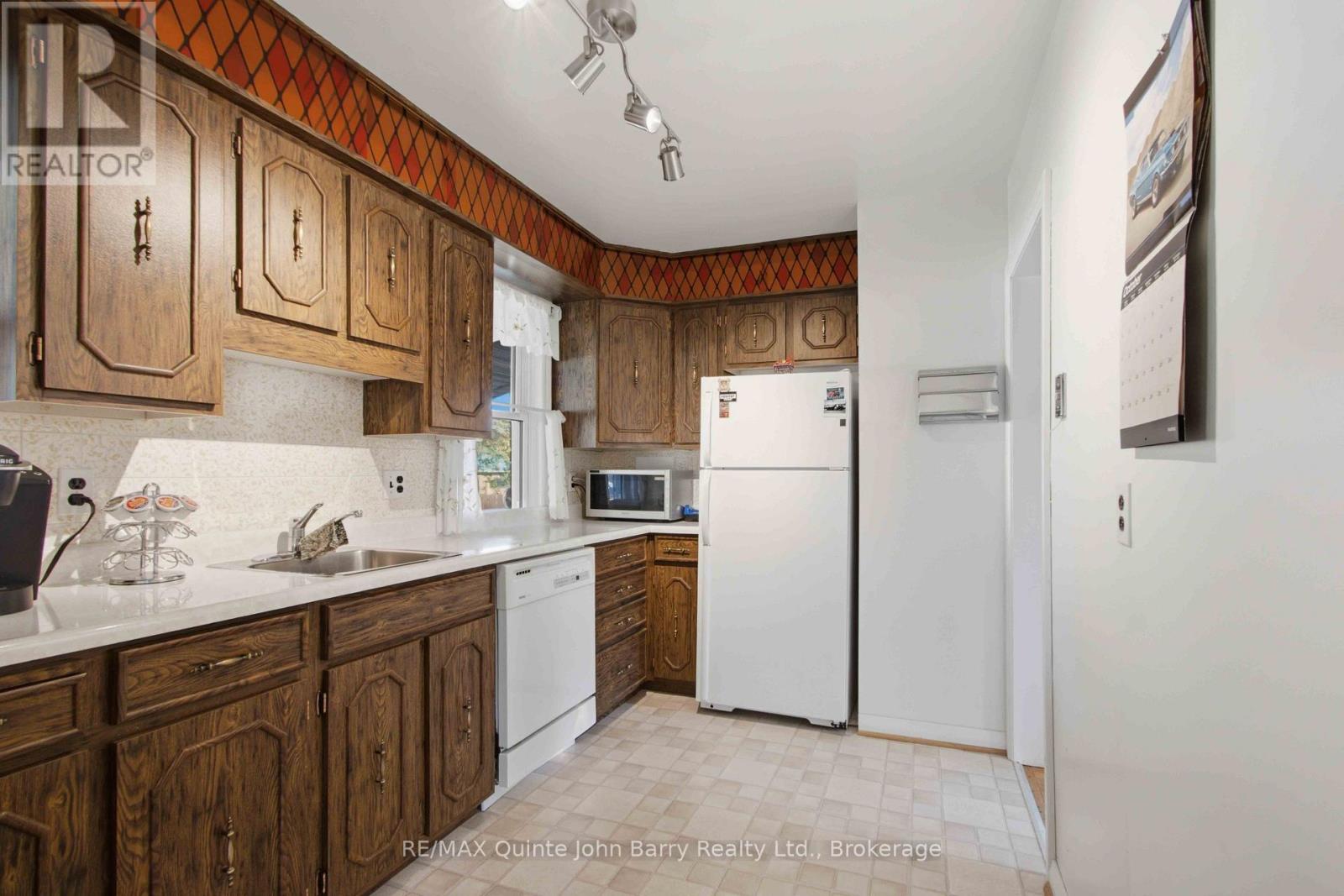 47 Fourth Avenue, Quinte West, Ontario  K8V 5N5 - Photo 12 - X14110826