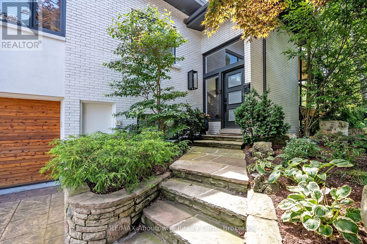 308 Cardinal Avenue, Burlington, Ontario  L7T 2N9 - Photo 2 - W14110864