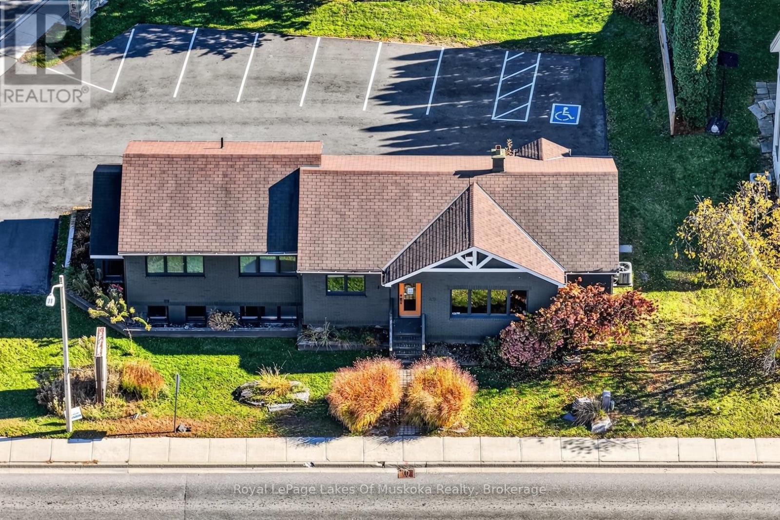 29 KING WILLIAM STREET, Huntsville, Ontario