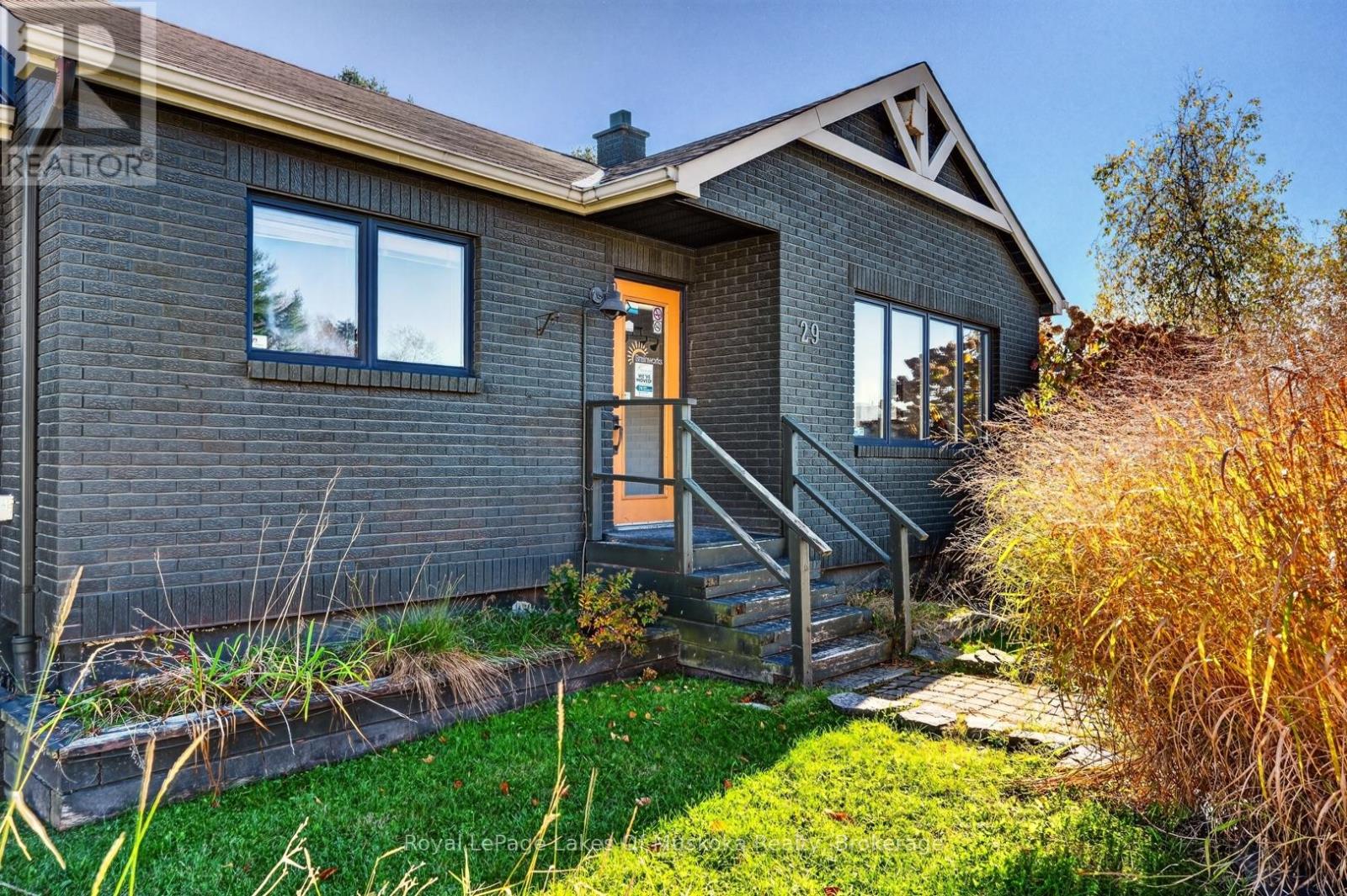 29 King William Street, Huntsville, Ontario  P1H 1X6 - Photo 2 - X14110704