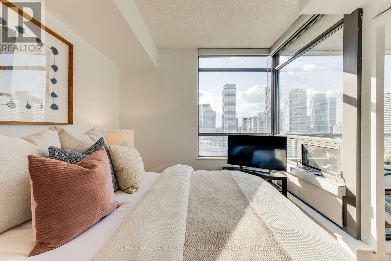 2201 - 285 Mutual Street, Toronto, Ontario  M4Y 3C5 - Photo 21 - C14110712