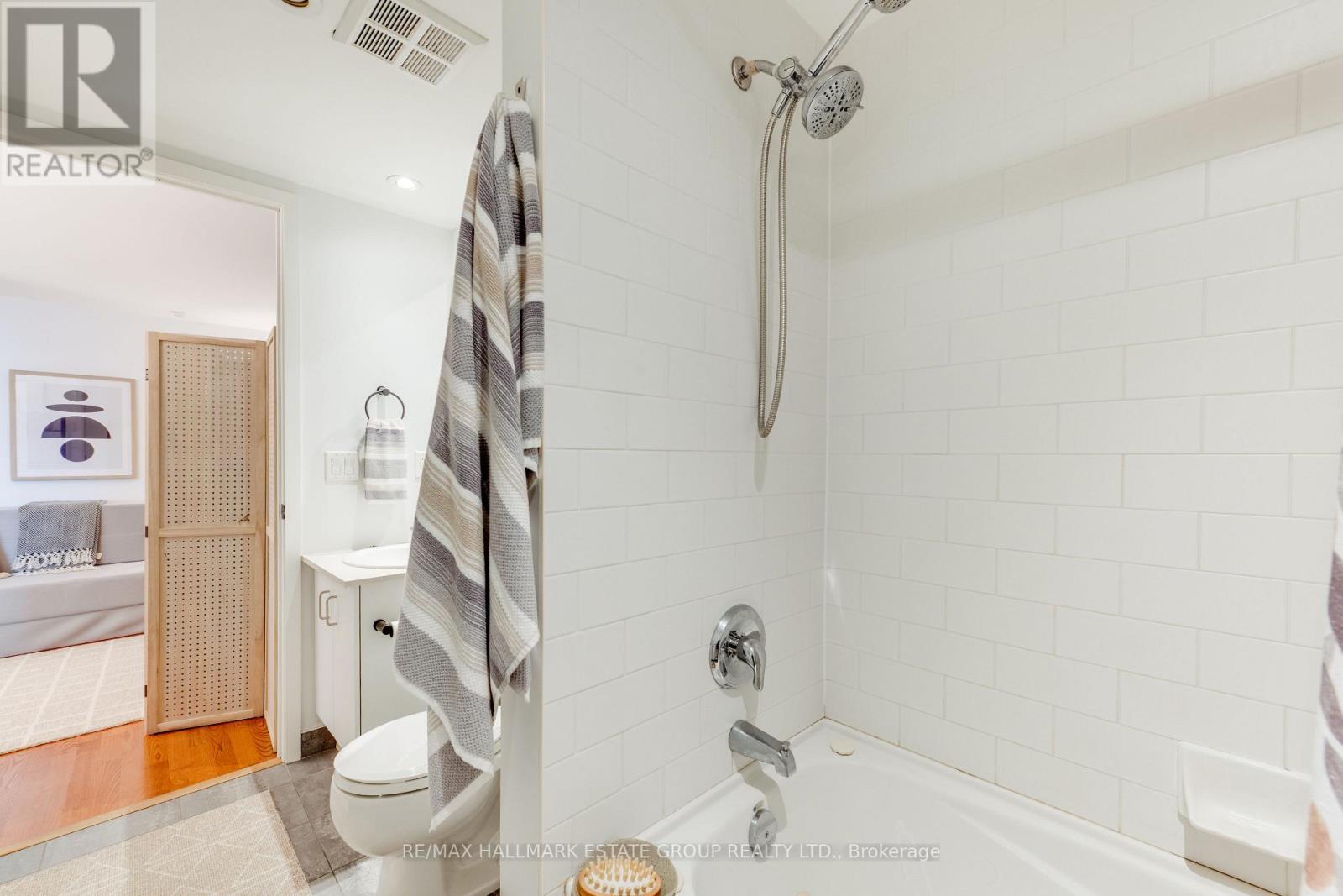 2201 - 285 Mutual Street, Toronto, Ontario  M4Y 3C5 - Photo 32 - C14110712