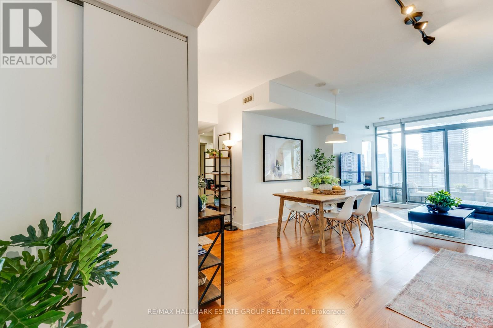 2201 - 285 Mutual Street, Toronto, Ontario  M4Y 3C5 - Photo 4 - C14110712