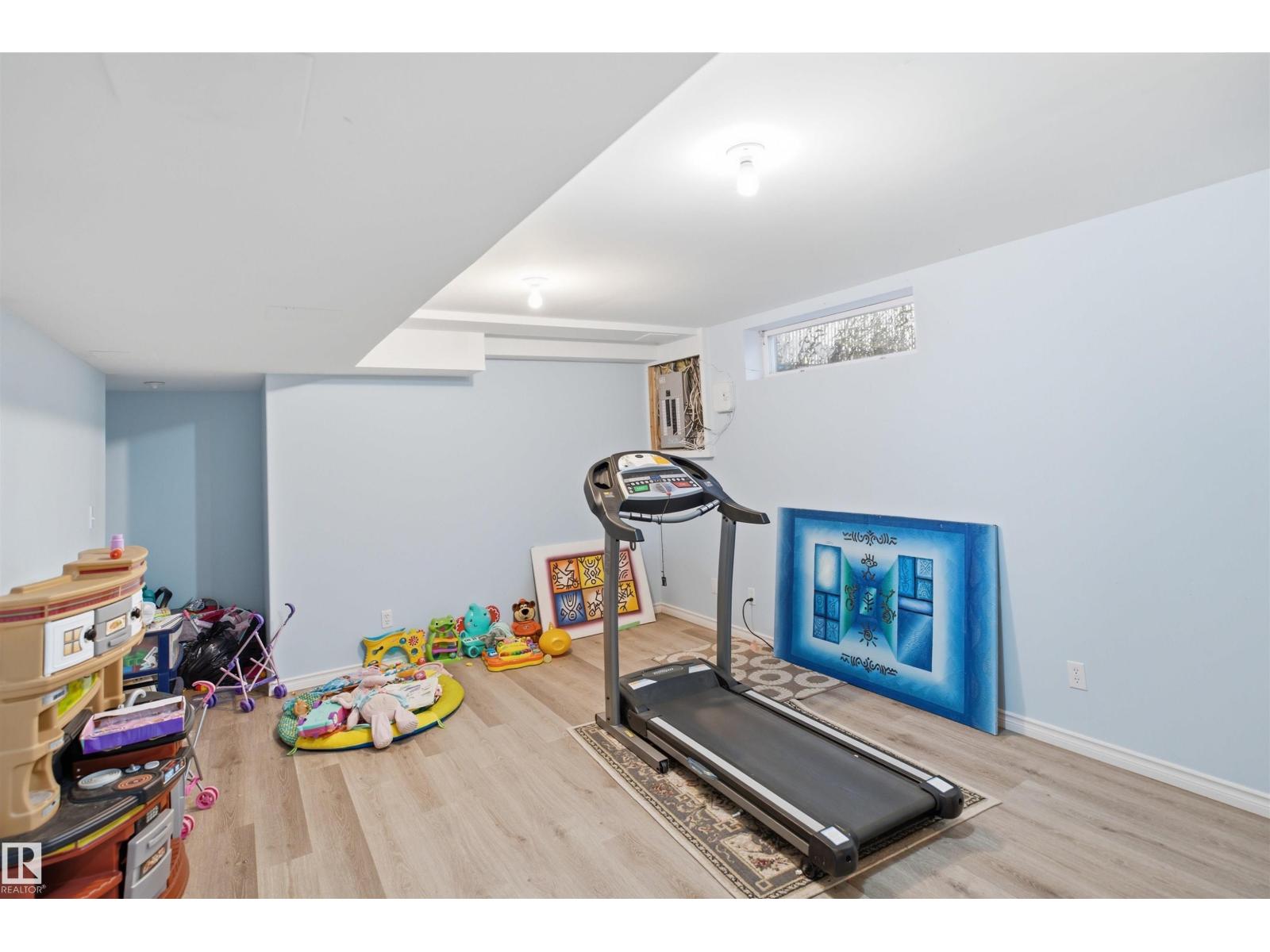 17007 90A ST NW