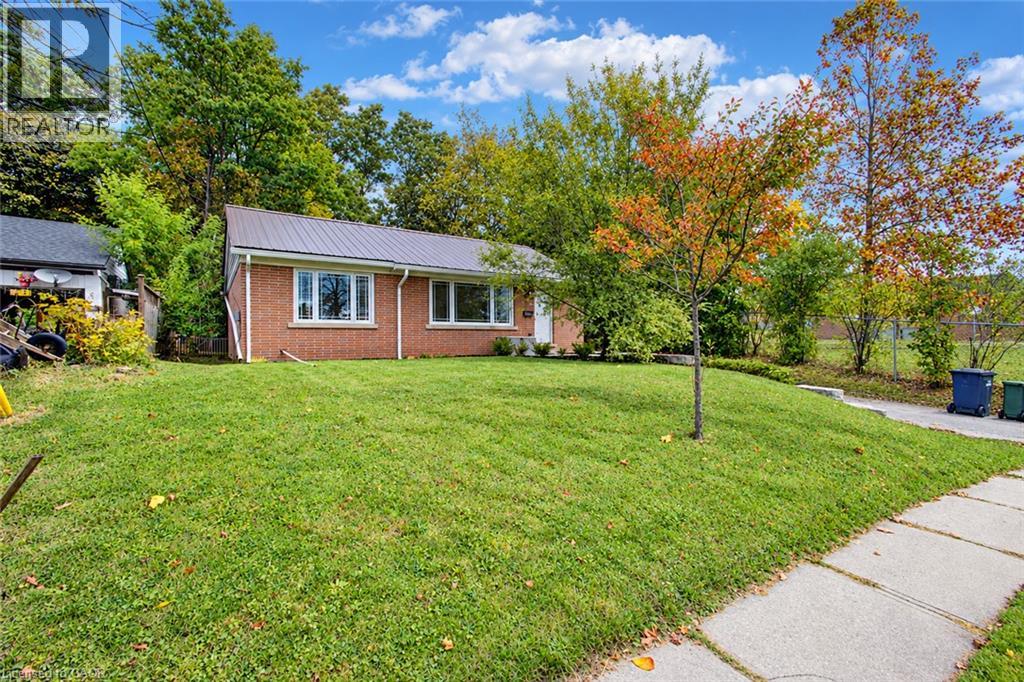 15 Dumbarton Street, Guelph, Ontario  N1E 3T4 - Photo 1 - 40870987