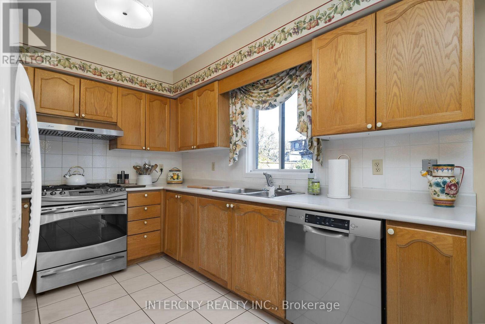 35 Avro Road, Vaughan (Maple), Ontario  L6A 1Y3 - Photo 13 - N14110856