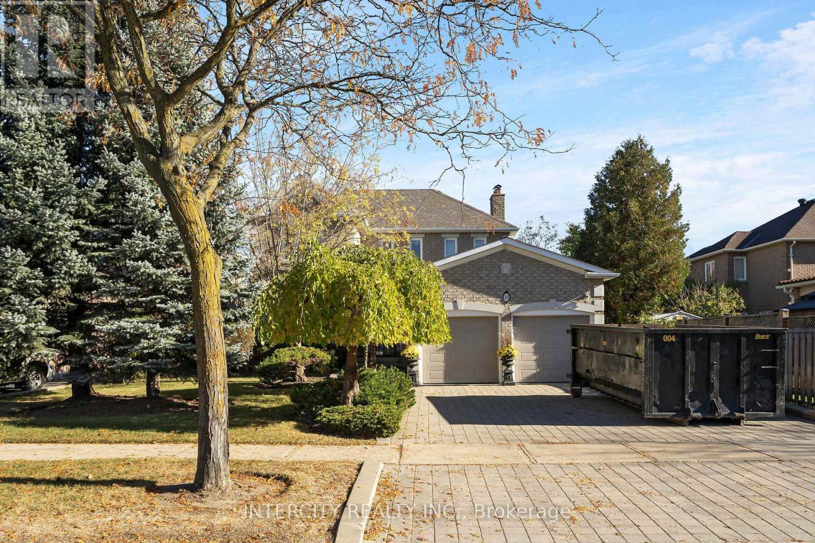 35 Avro Road, Vaughan (Maple), Ontario  L6A 1Y3 - Photo 2 - N14110856
