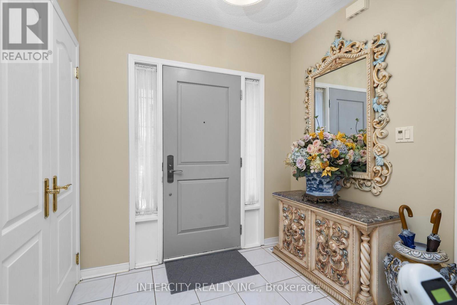 35 Avro Road, Vaughan (Maple), Ontario  L6A 1Y3 - Photo 5 - N14110856