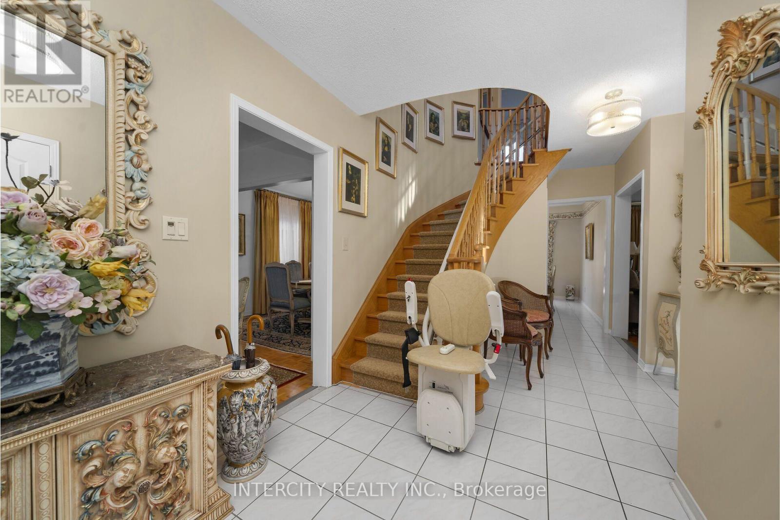35 Avro Road, Vaughan (Maple), Ontario  L6A 1Y3 - Photo 6 - N14110856