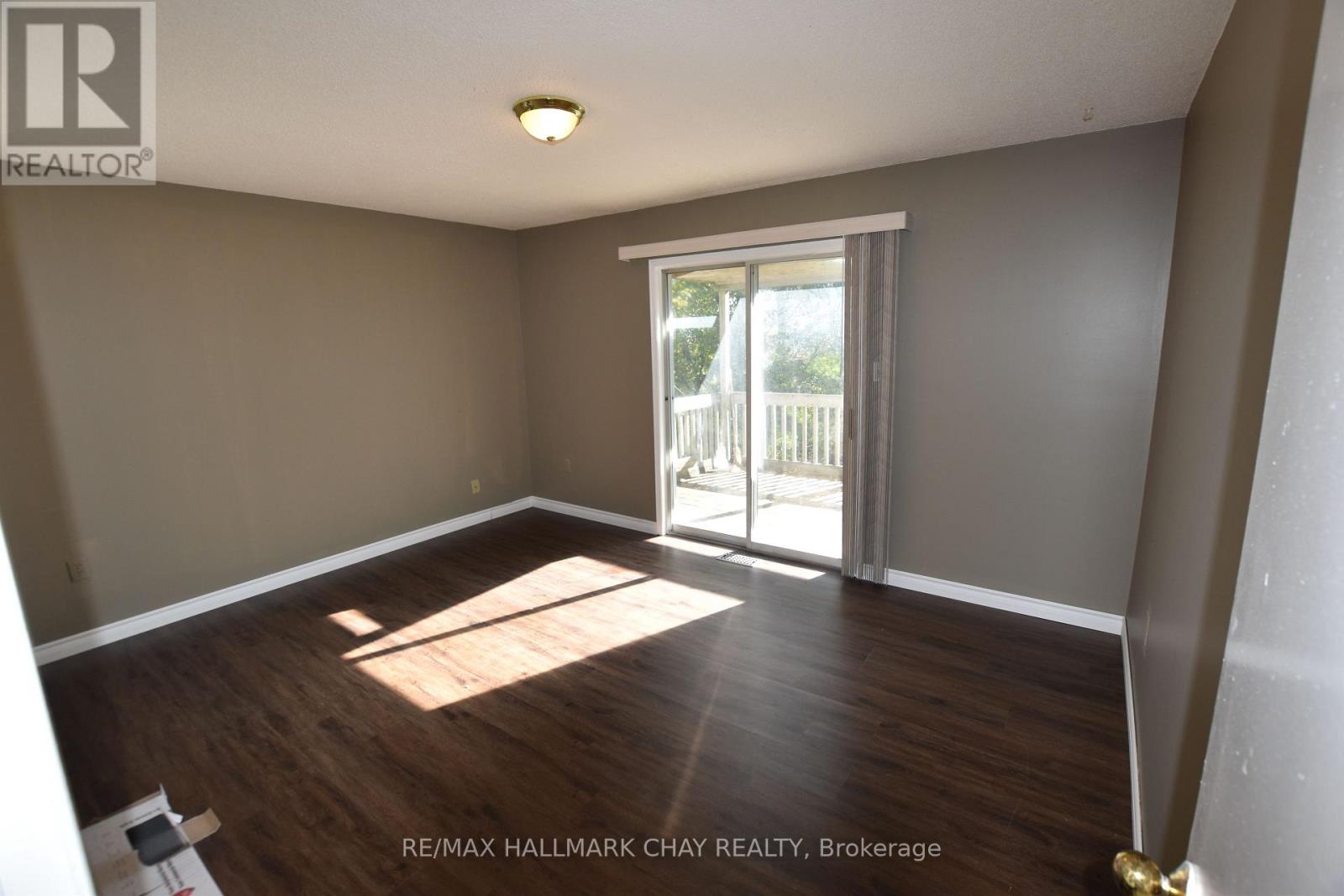 Upper - 19 Broadfoot Road, Barrie (Letitia Heights), Ontario  L4N 5K6 - Photo 4 - S14110774