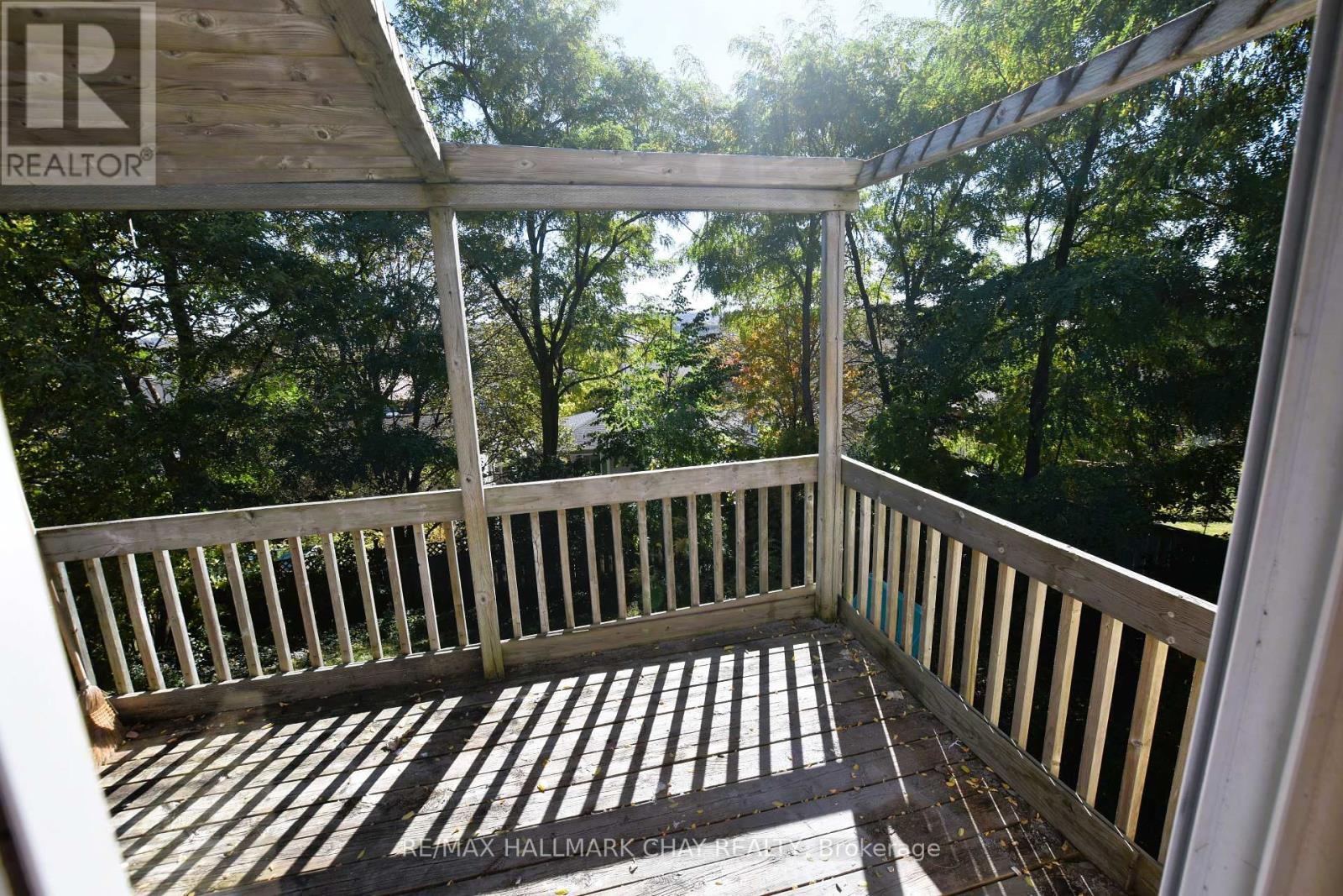 Upper - 19 Broadfoot Road, Barrie (Letitia Heights), Ontario  L4N 5K6 - Photo 5 - S14110774