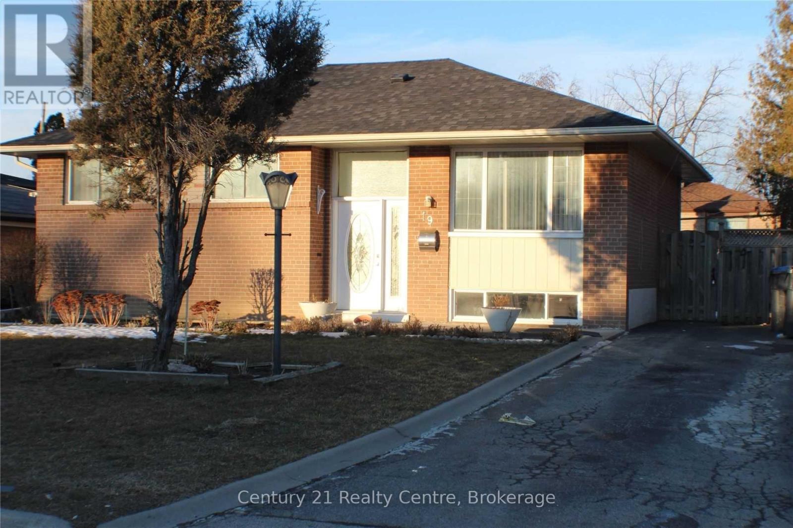 UPPER LVL - 19 ATHLONE AVENUE, brampton (avondale), Ontario