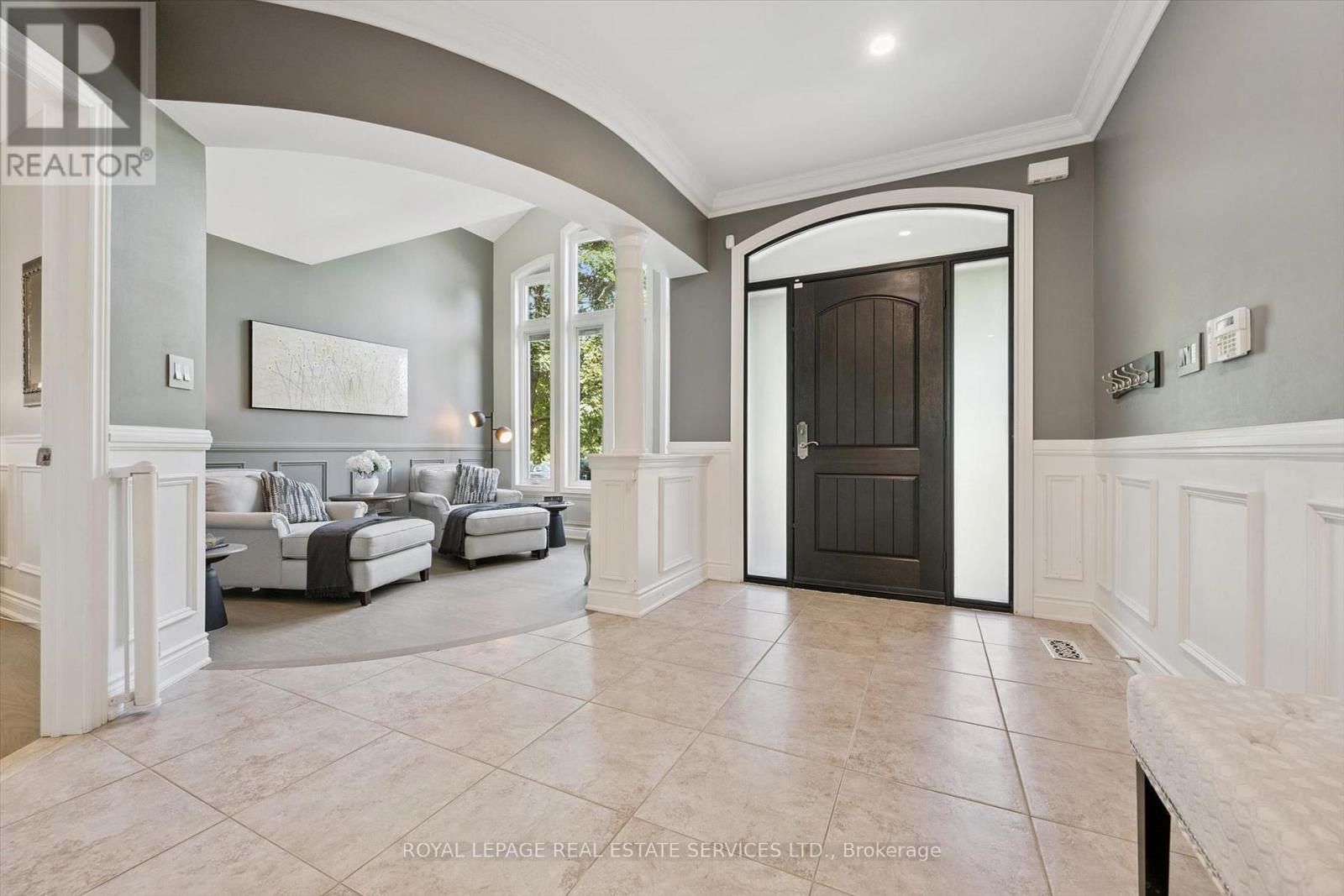 1036 Valley Crest Circle, Oakville, Ontario  L6H 6W8 - Photo 2 - W14110728