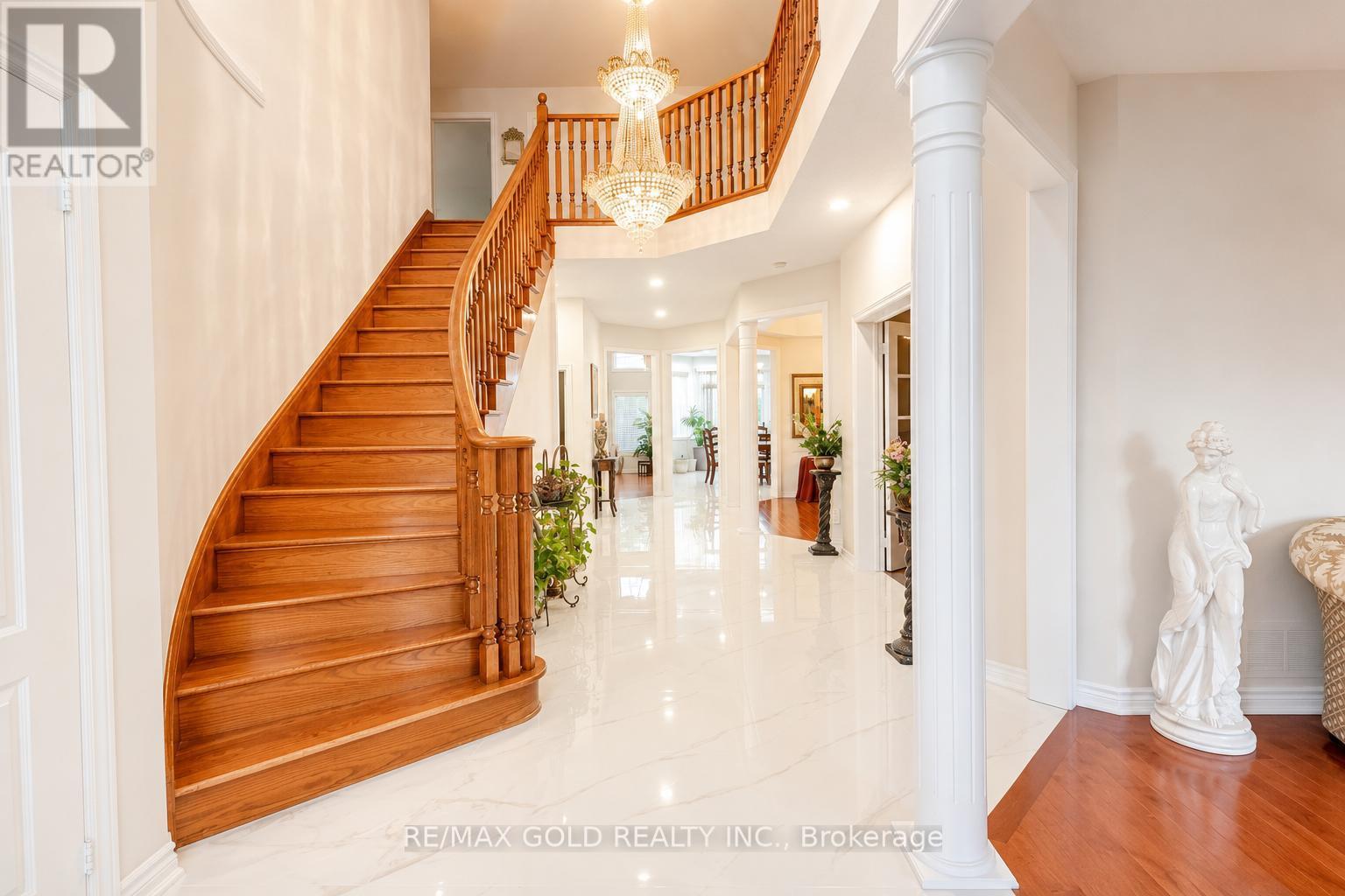12 Highvalley Circle, Brampton, Ontario  L6P 2C6 - Photo 2 - W14110794