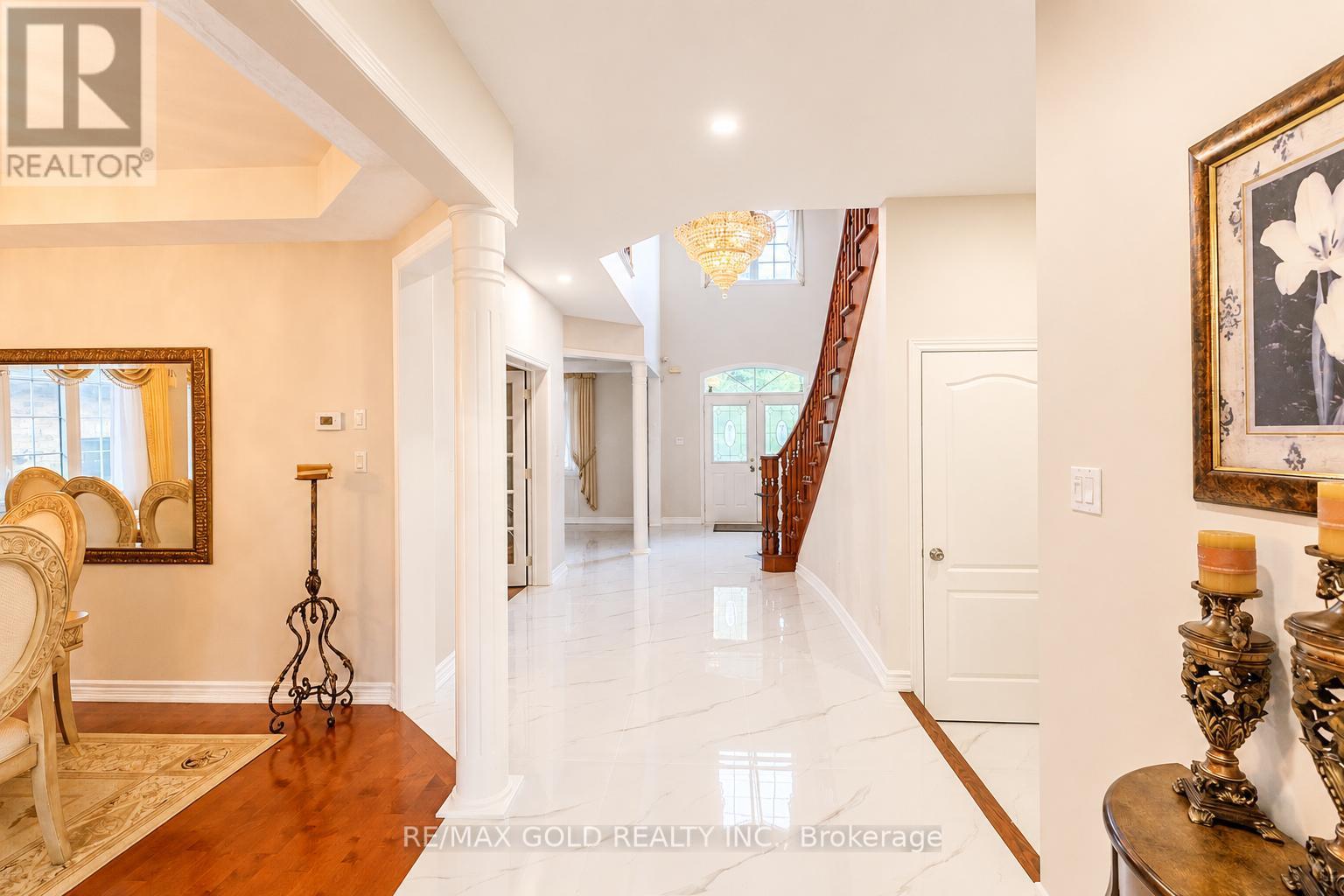 12 Highvalley Circle, Brampton, Ontario  L6P 2C6 - Photo 3 - W14110794