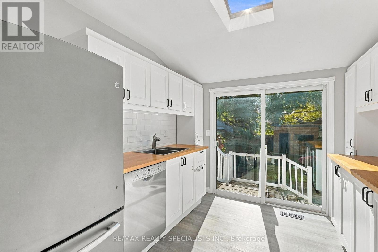 141 Lake Crescent, Toronto (Mimico), Ontario  M8V 1W2 - Photo 10 - W14110848