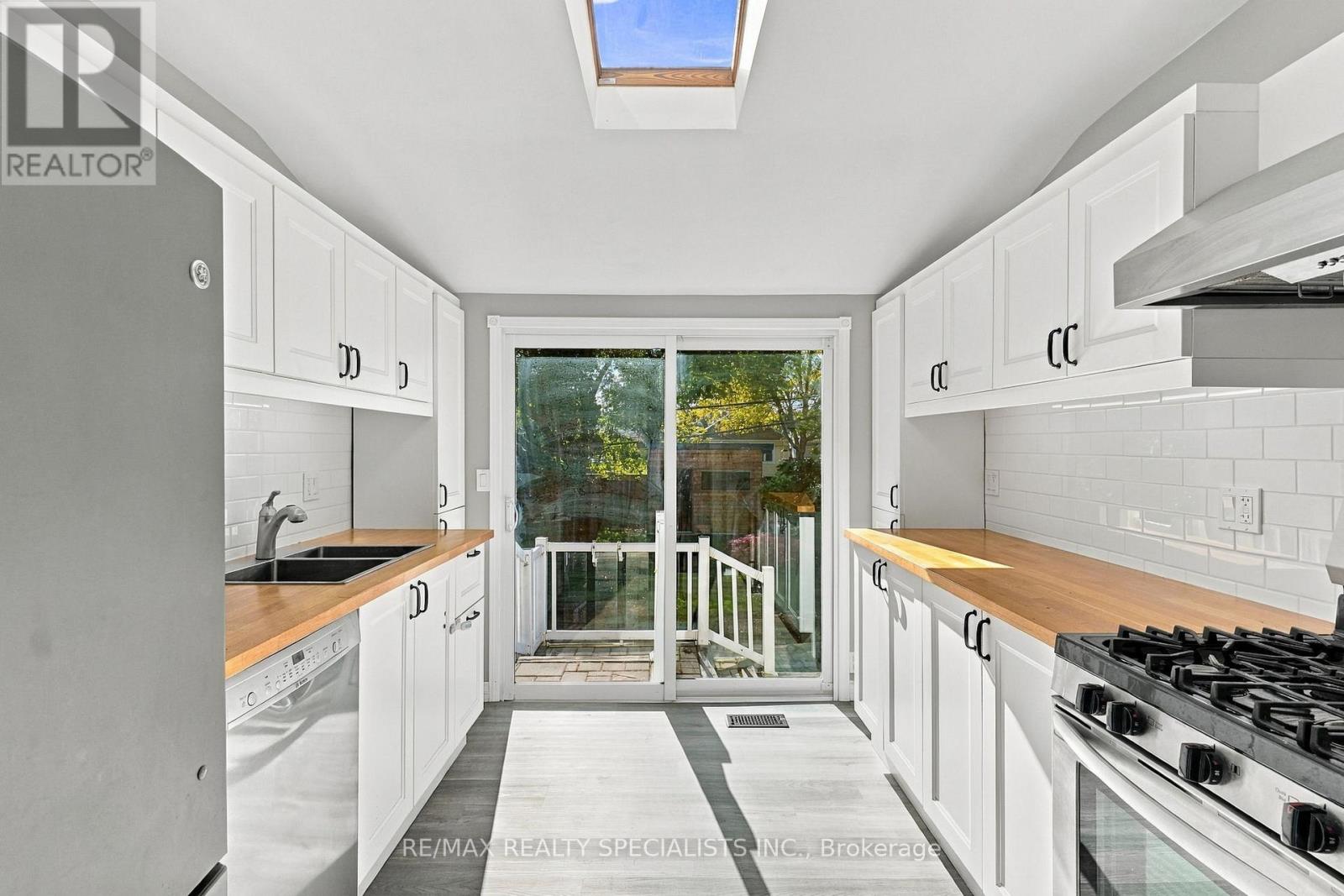 141 Lake Crescent, Toronto (Mimico), Ontario  M8V 1W2 - Photo 8 - W14110848