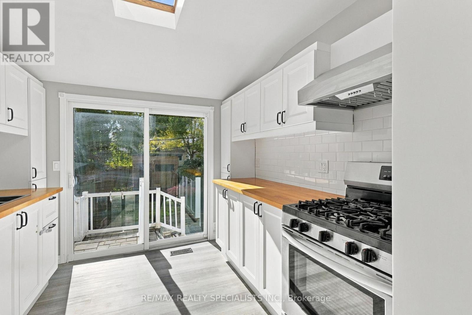 141 Lake Crescent, Toronto (Mimico), Ontario  M8V 1W2 - Photo 9 - W14110848