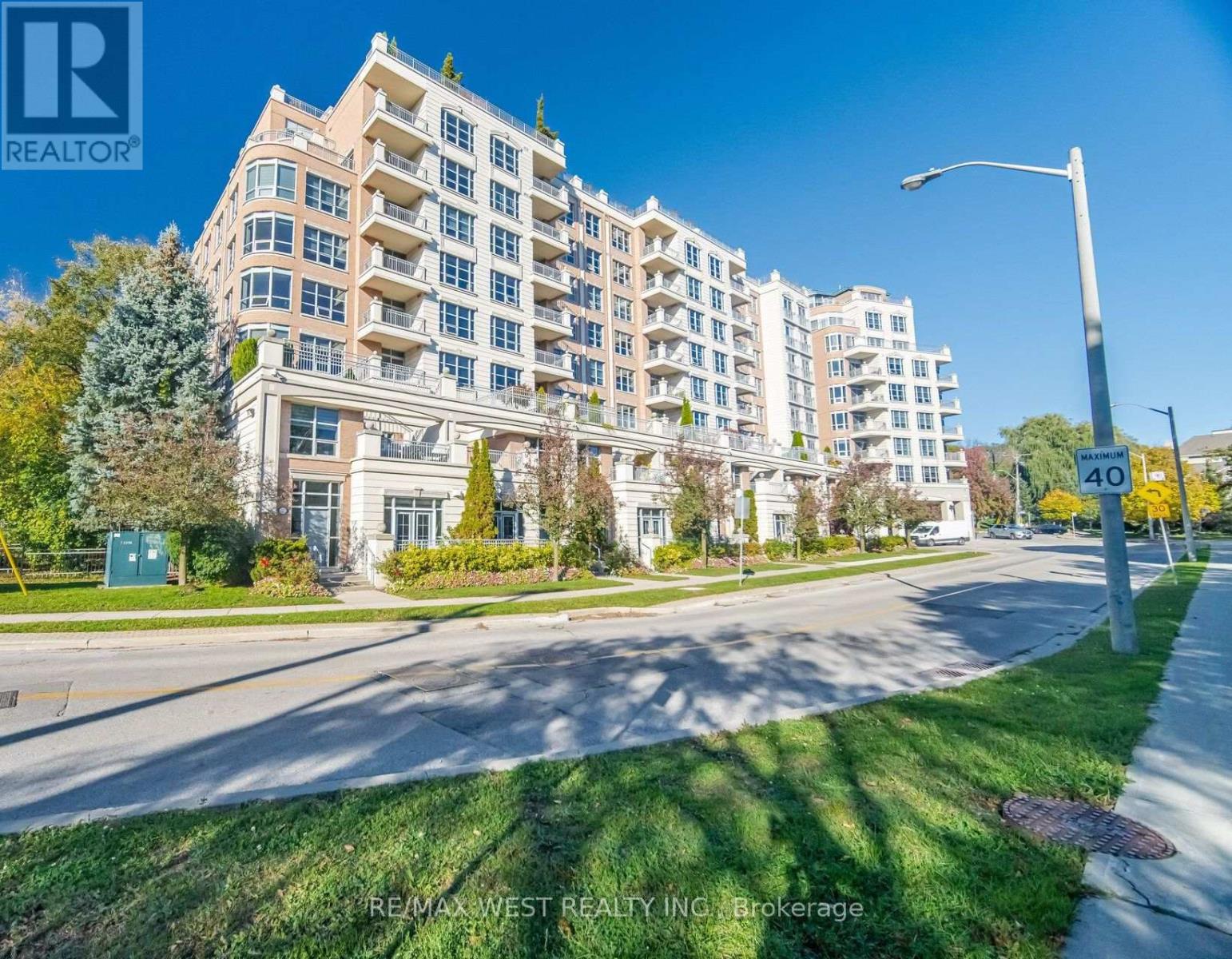 701 - 10 OLD YORK MILLS ROAD, Toronto, Ontario