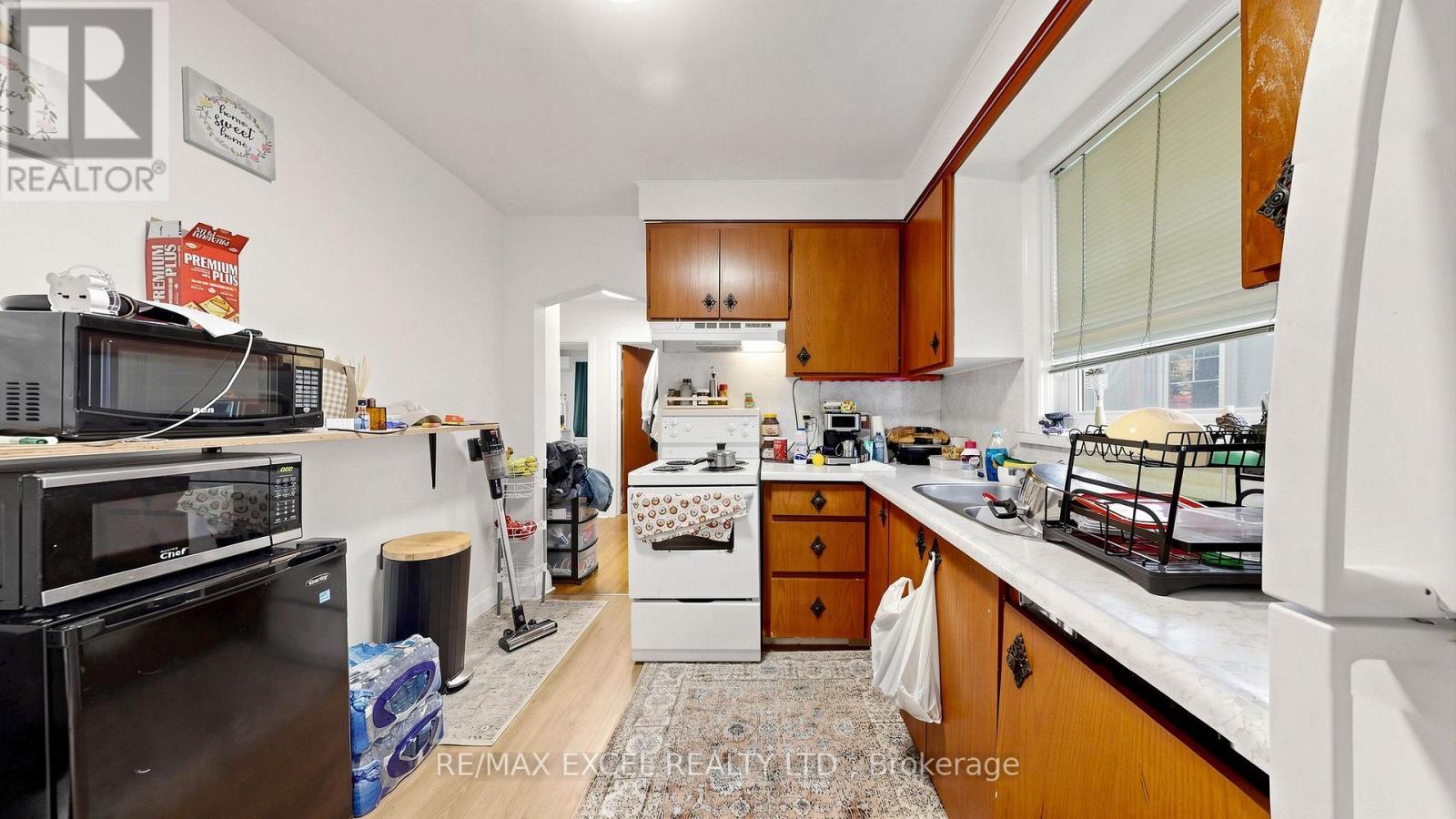 11 Hutton Avenue, Toronto, Ontario M4C 3L2 - Photo 14 - E14007726