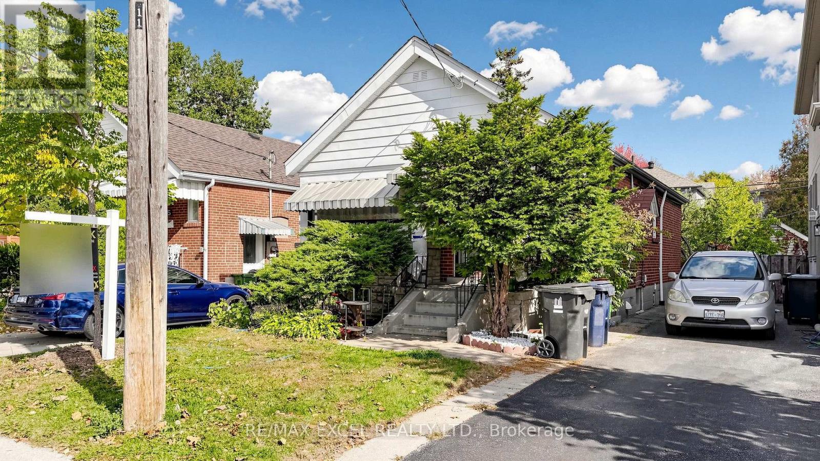 11 Hutton Avenue, Toronto, Ontario M4C 3L2 - Photo 4 - E14007726