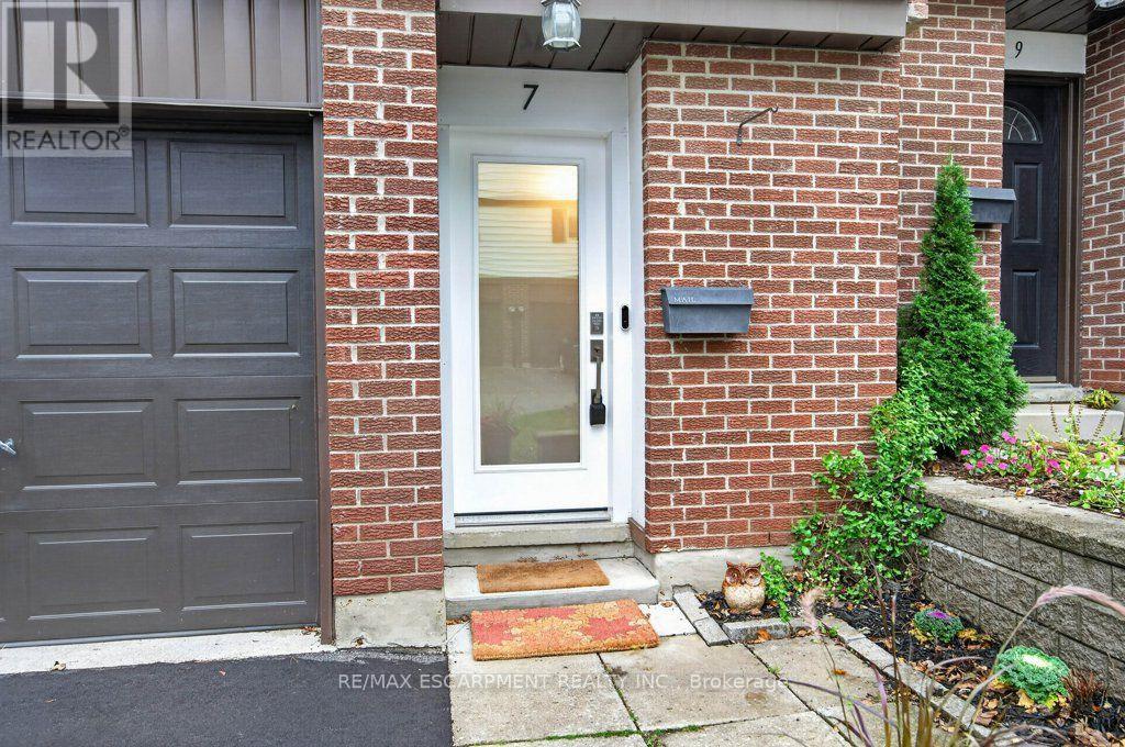 7 Briar Lane, Hamilton (Dundas), Ontario  L9H 6E8 - Photo 2 - X14110654
