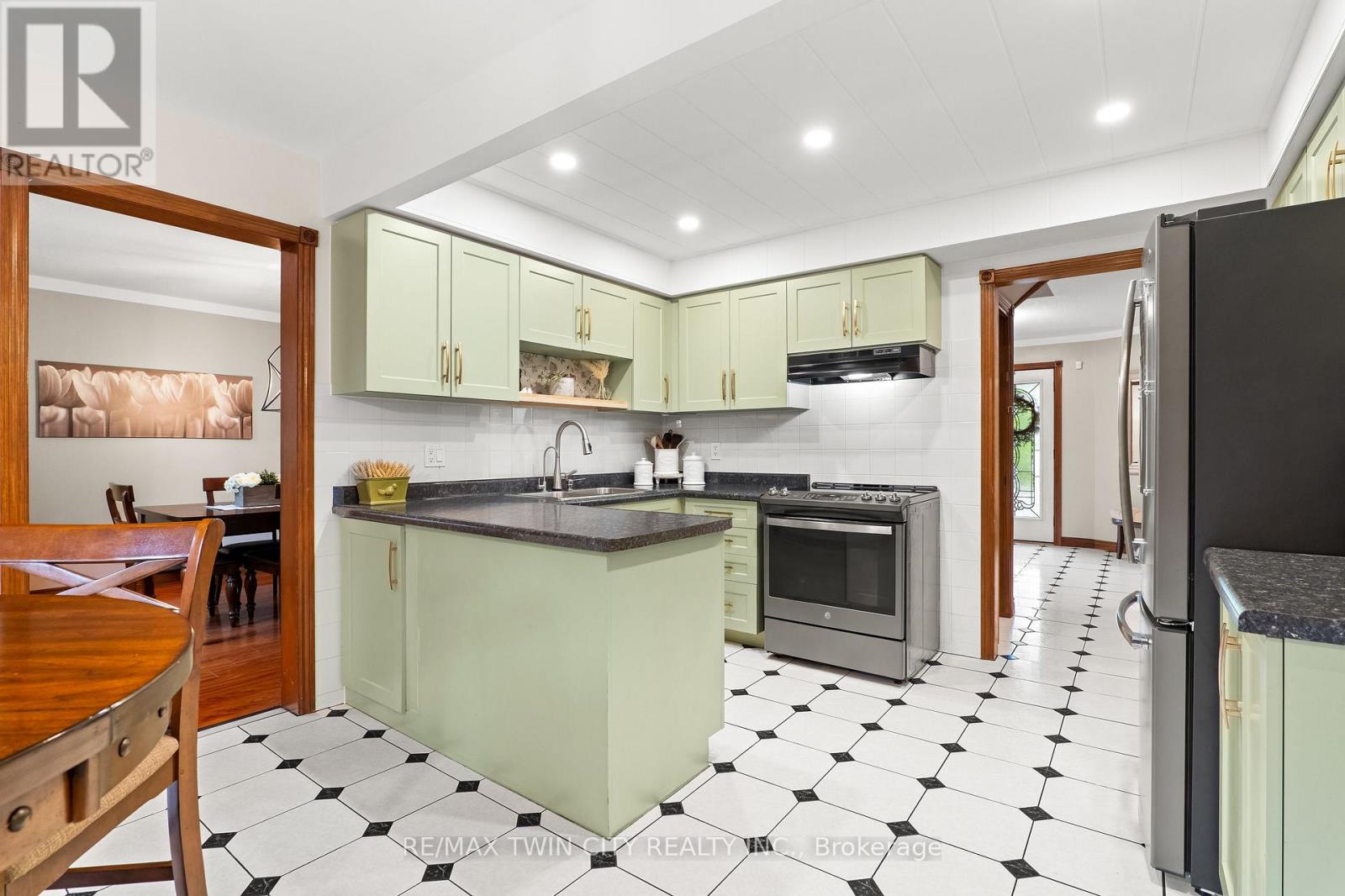 98 Wallace Drive, Cambridge, Ontario  N1T 1K8 - Photo 6 - X14110720