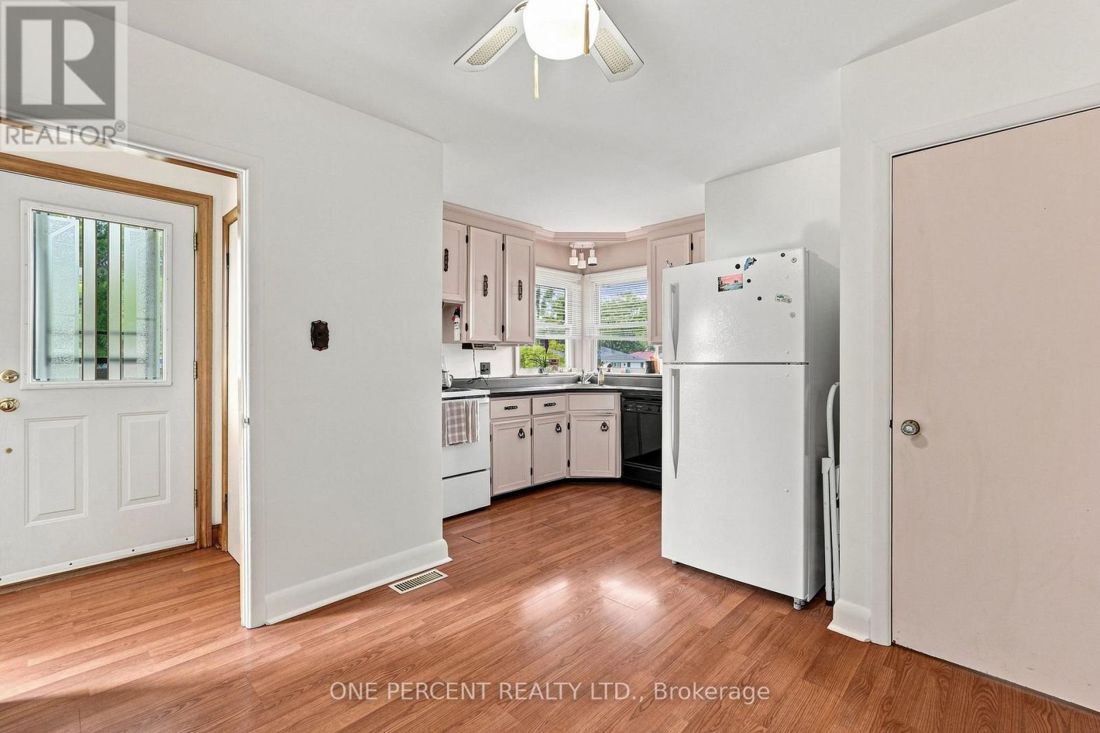 241 East 44th Street, Hamilton (Hampton Heights), Ontario  L8T 3H7 - Photo 9 - X14110738