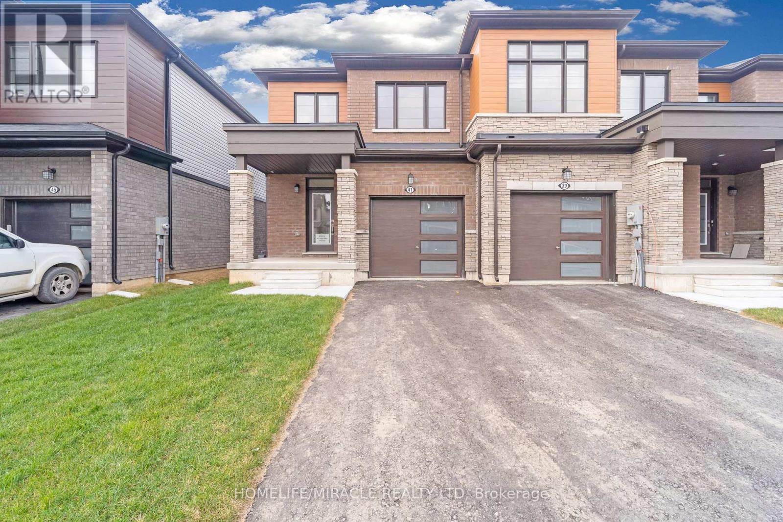 41 Sugar May Avenue, Thorold, Ontario  L2V 0K9 - Photo 3 - X14110790