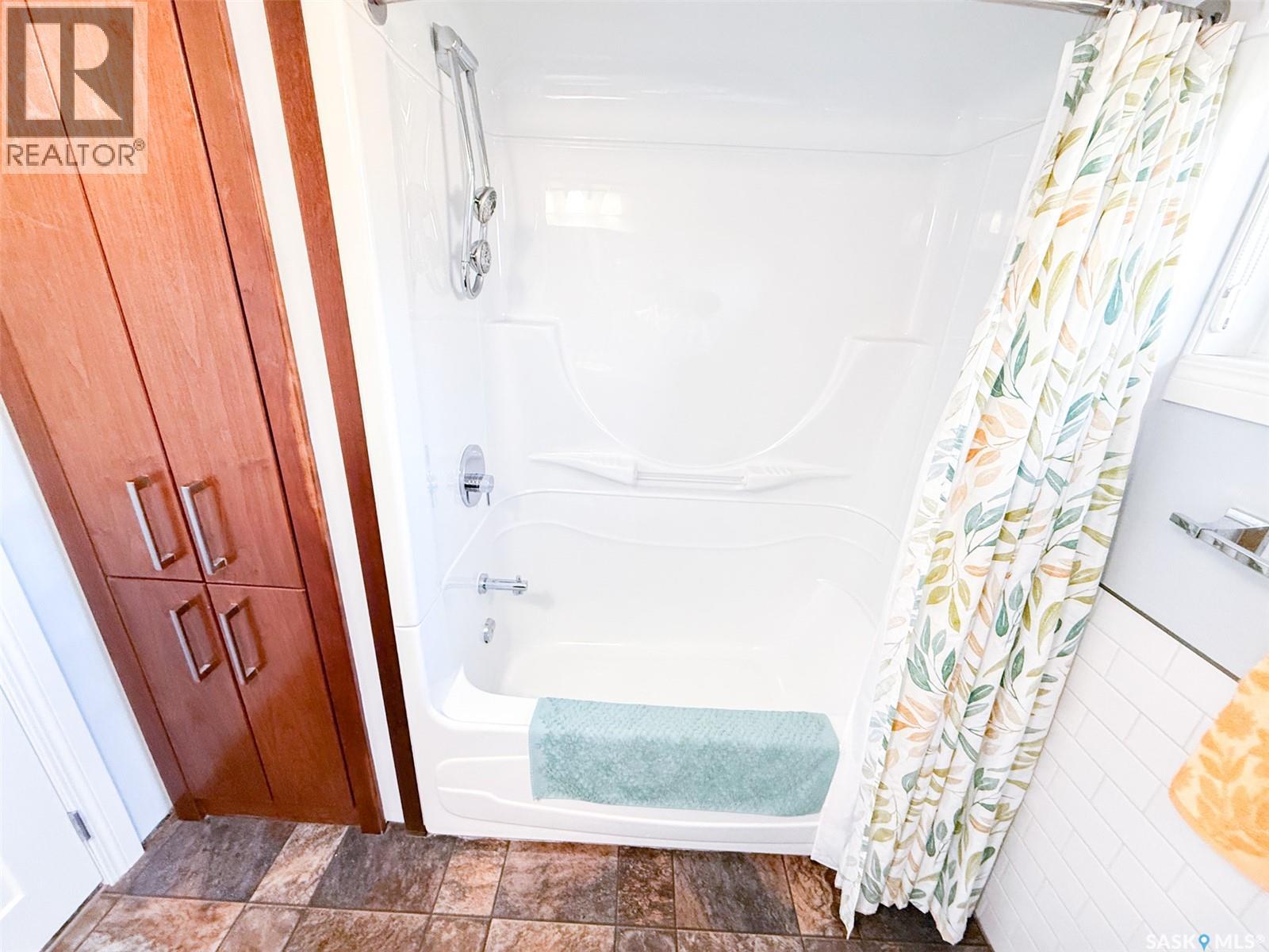 1105 Riverview Crescent, Swift Current, Saskatchewan  S9H 1Y8 - Photo 31 - SK051799