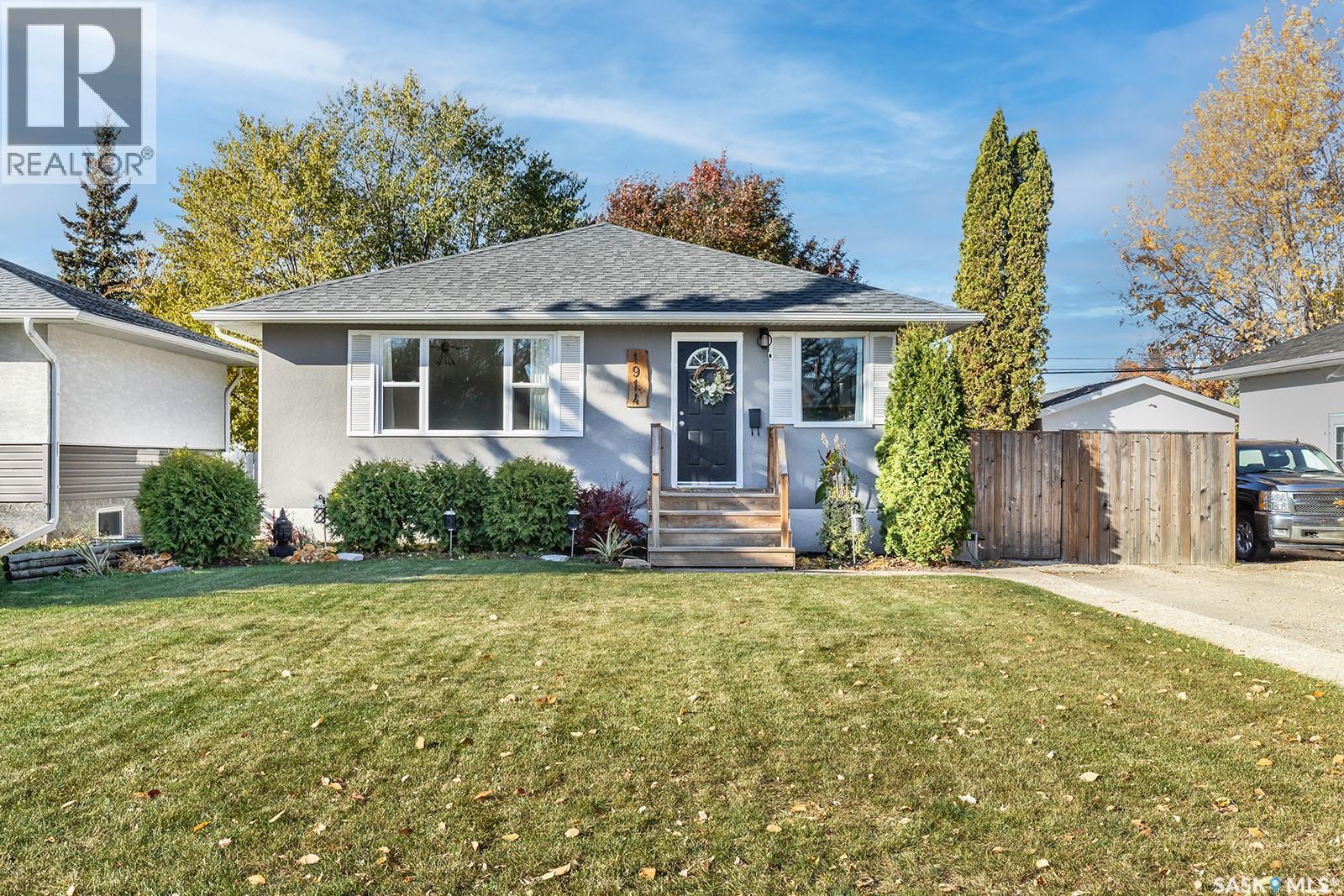 1914 Lansdowne Avenue, Saskatoon, Saskatchewan  S7J 1G3 - Photo 1 - SK051743