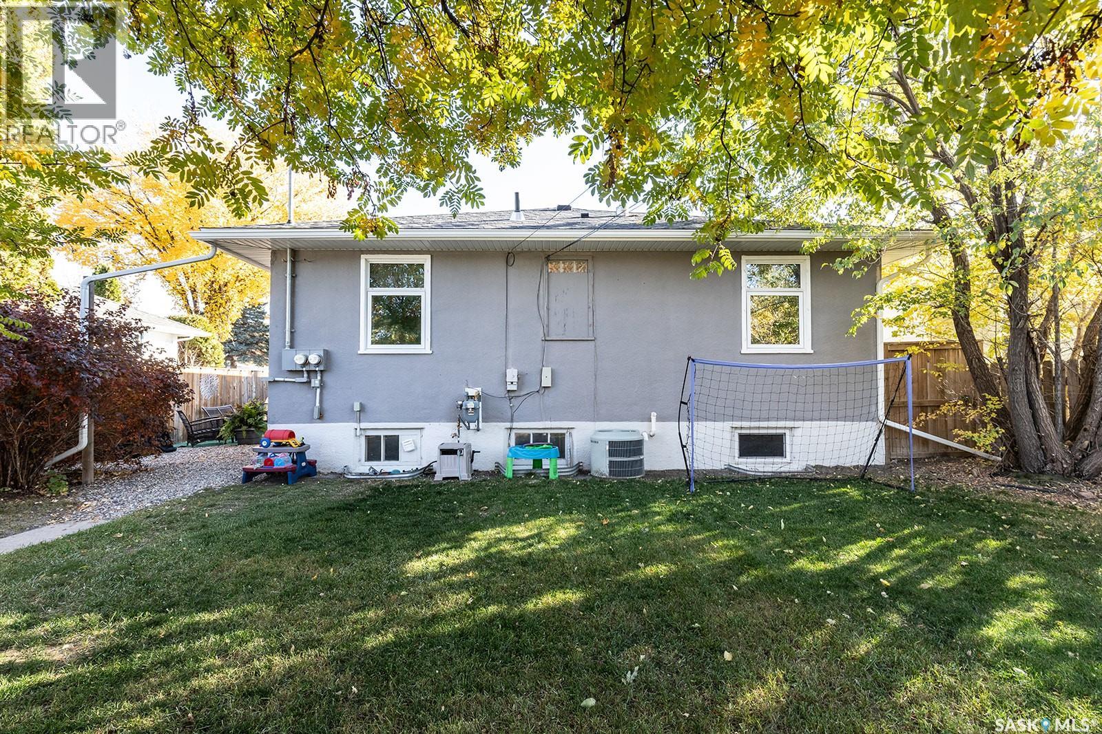 1914 Lansdowne Avenue, Saskatoon, Saskatchewan  S7J 1G3 - Photo 39 - SK051743