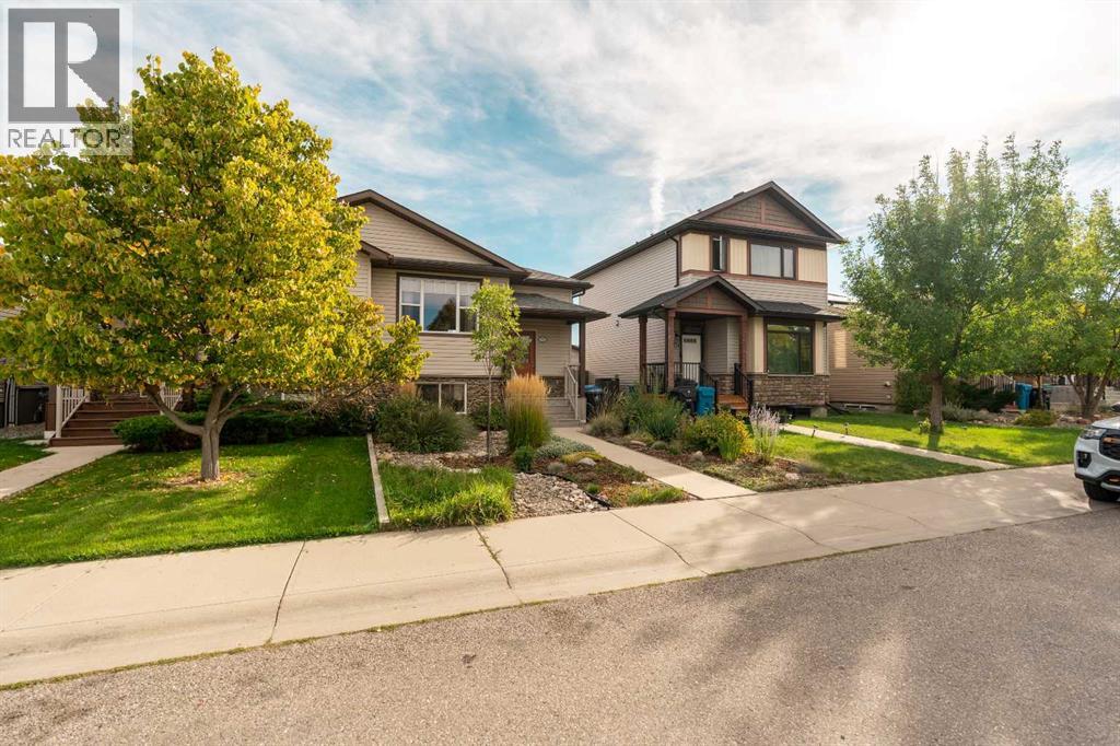 113 Mt Sundance Crescent W