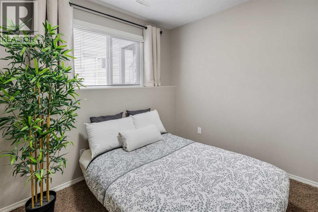 113 Mt Sundance Crescent W
