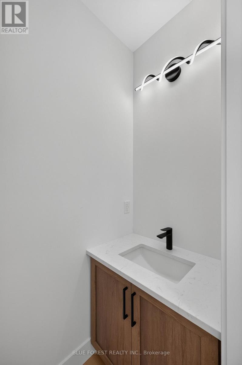 50 Beer Crescent, Strathroy-Caradoc, Ontario  N7G 3K5 - Photo 11 - X14111000