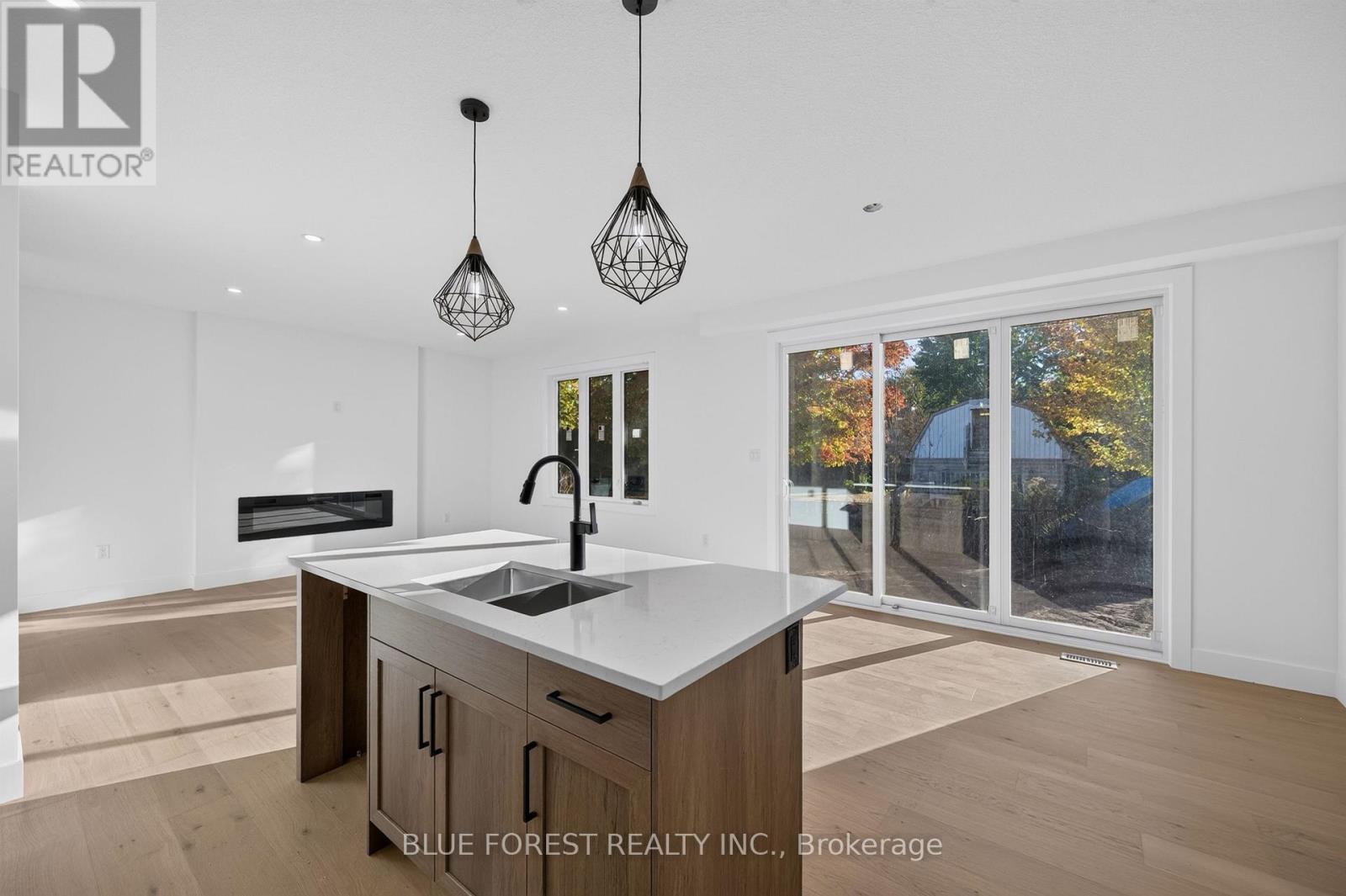 50 Beer Crescent, Strathroy-Caradoc, Ontario  N7G 3K5 - Photo 4 - X14111000