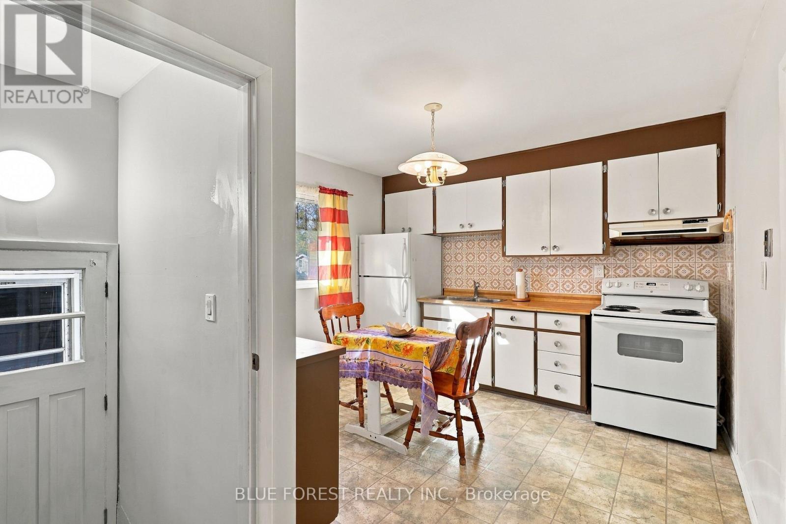 105 Chesterfield Avenue, London South (South I), Ontario  N5Z 3M9 - Photo 6 - X14111024