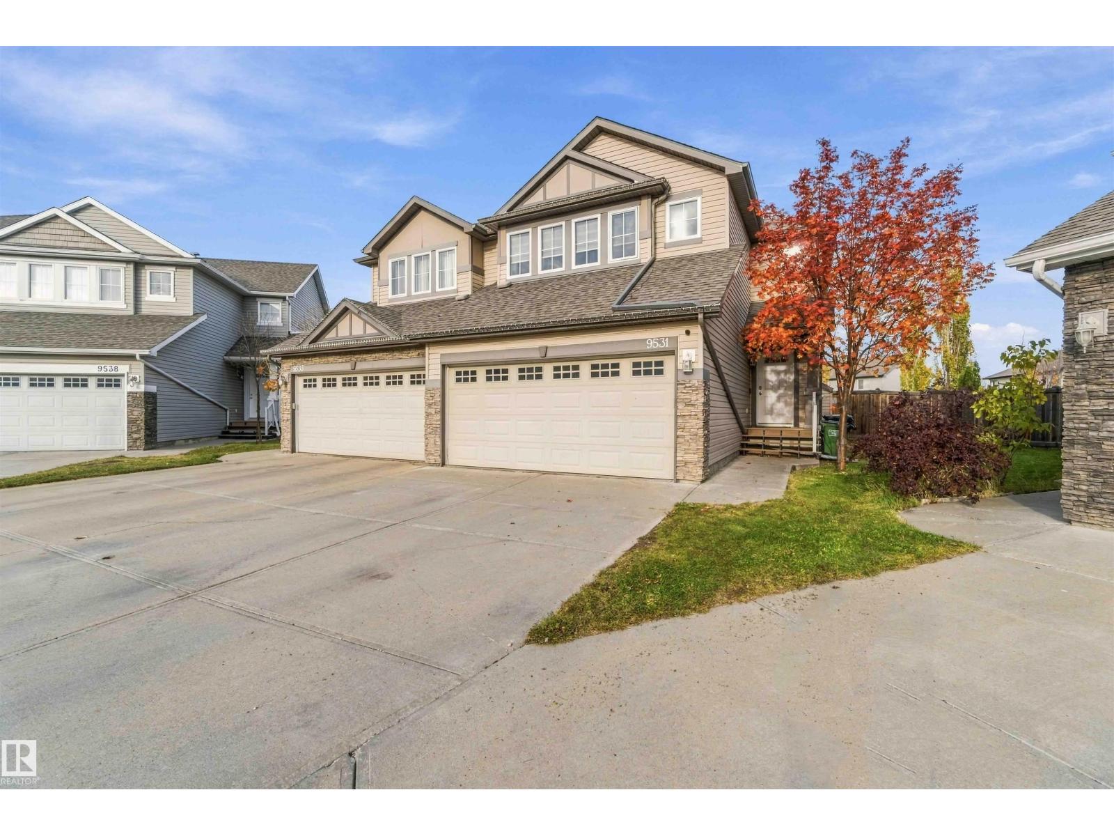 9531 Simpson Co NW, Edmonton, Alberta  T6R 0T8 - Photo 1 - E4514002