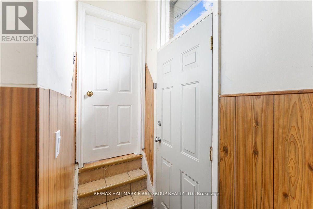 1014 Dunlop Street E, Whitby, Ontario  L1N 1T4 - Photo 17 - E14110986