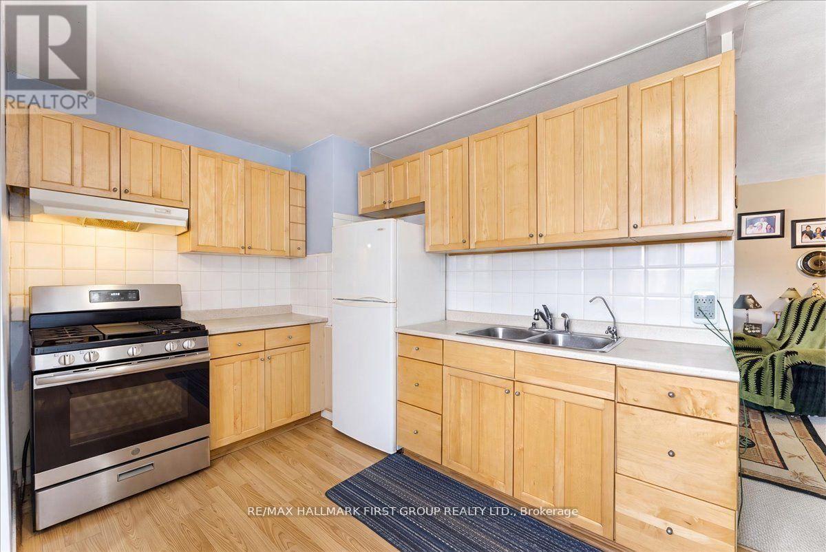 1014 Dunlop Street E, Whitby, Ontario  L1N 1T4 - Photo 8 - E14110986